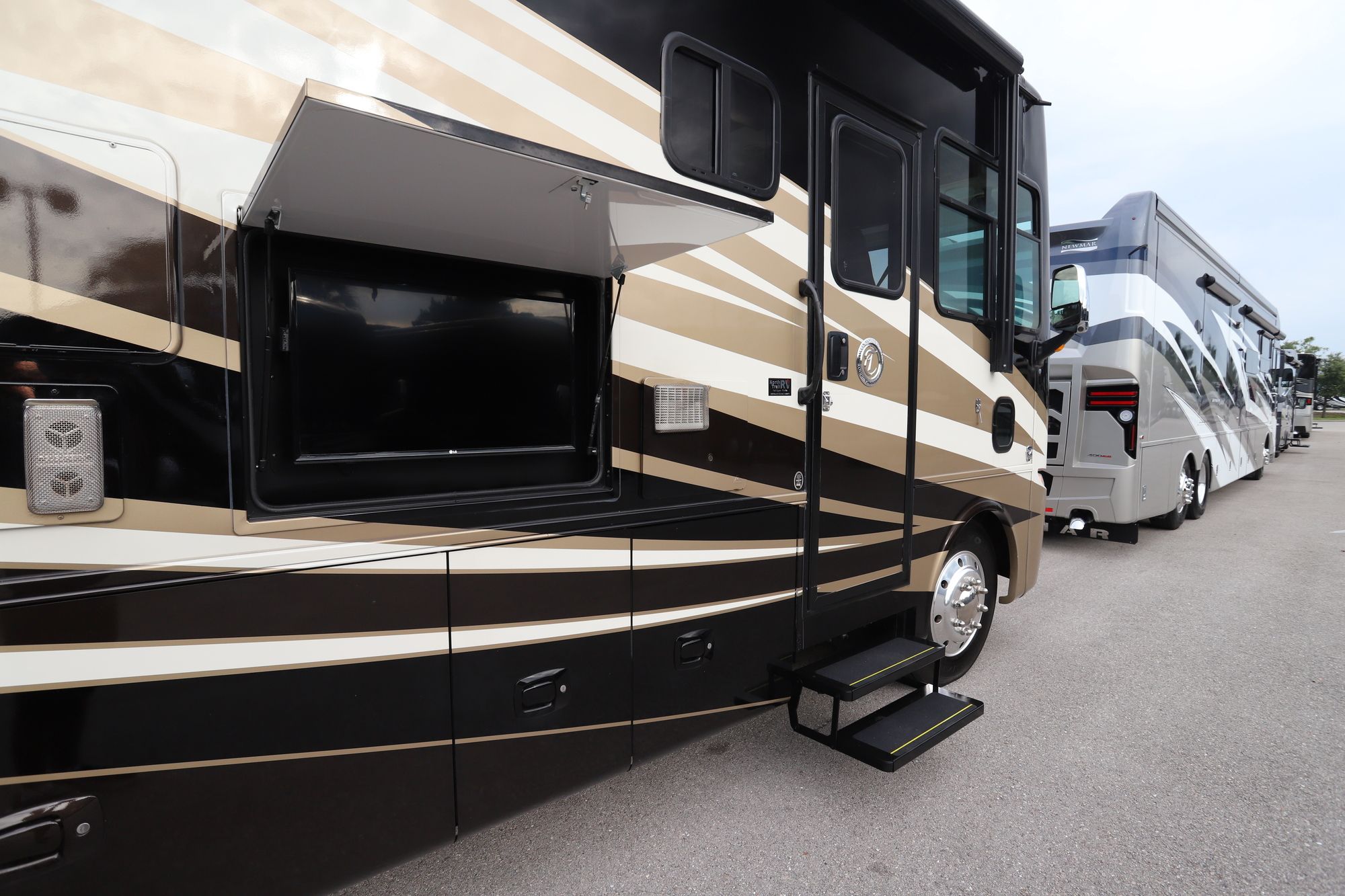 Used 2017 Tiffin Motor Homes Allegro 32SA Class A  For Sale