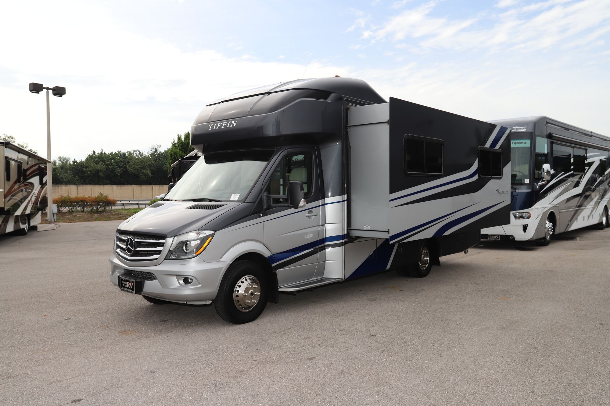 Used 2019 Tiffin Motor Homes Wayfarer 24FW Class C  For Sale