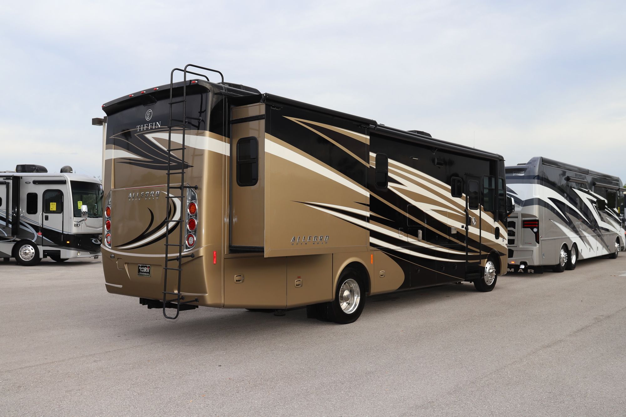 Used 2017 Tiffin Motor Homes Allegro 32SA Class A  For Sale