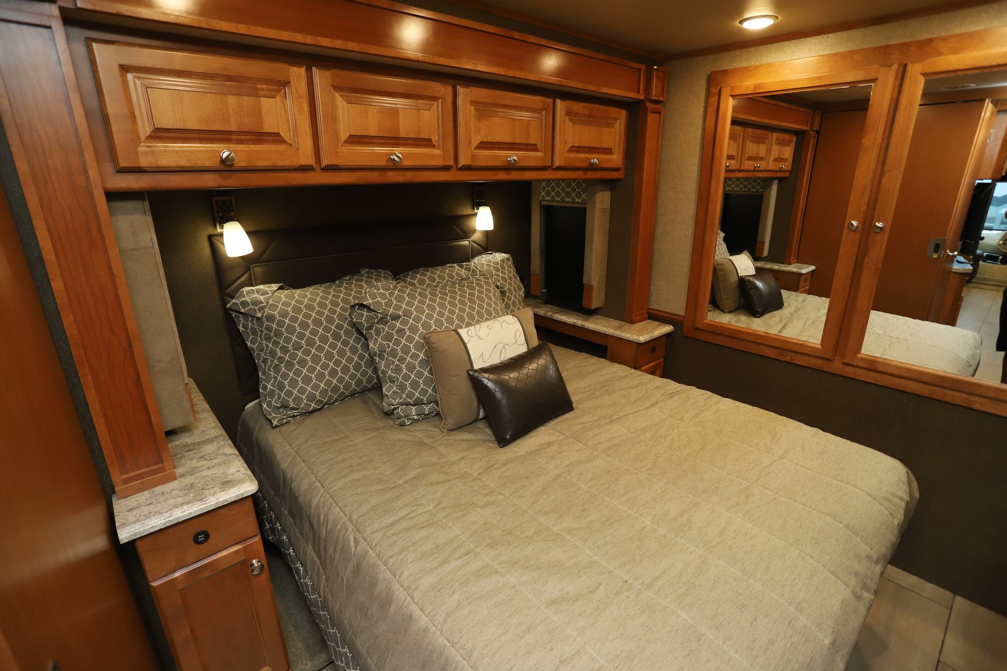 Used 2017 Tiffin Motor Homes Allegro 32SA Class A  For Sale