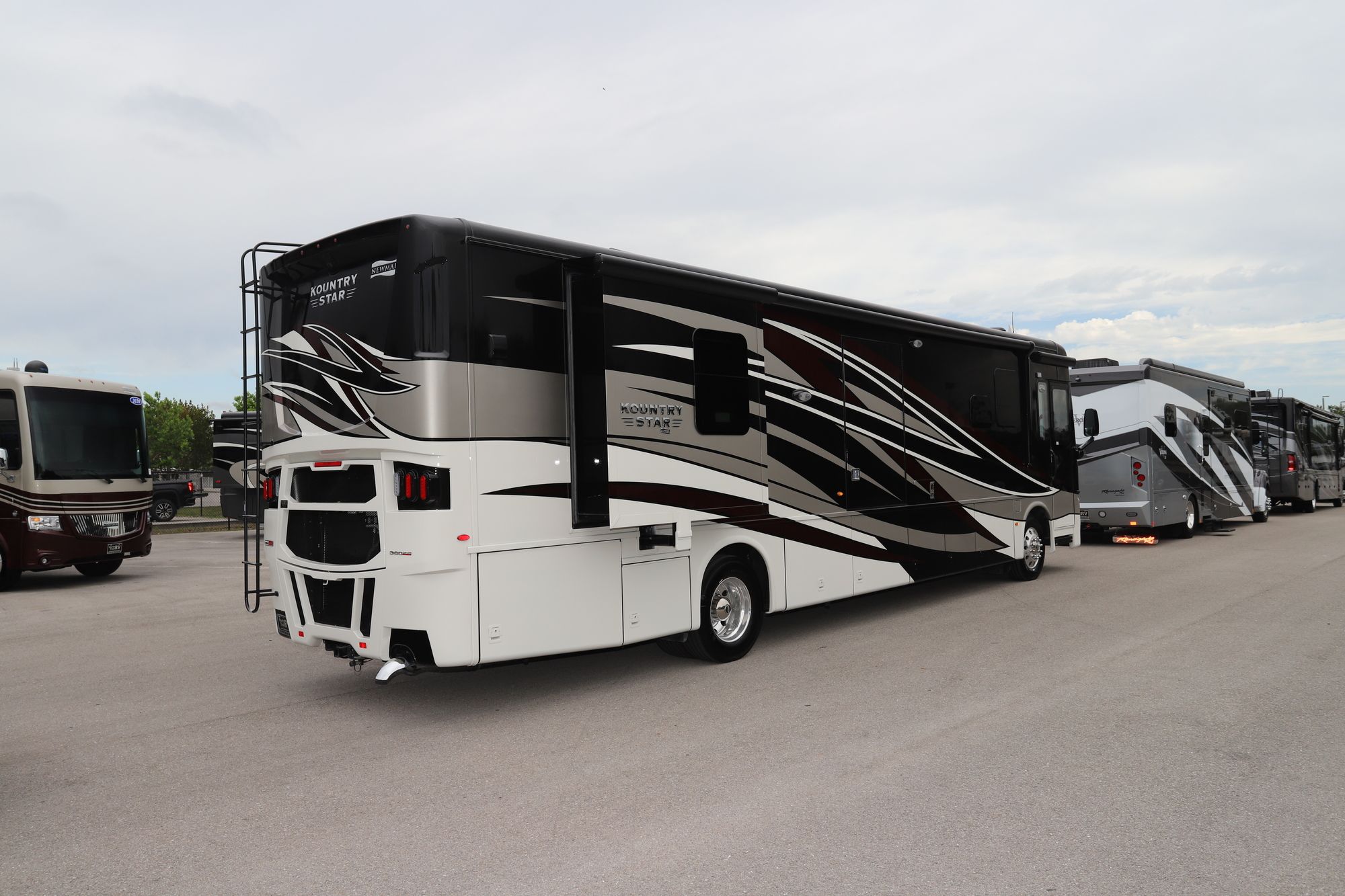 New 2021 Newmar Kountry Star 4011 Class A  For Sale