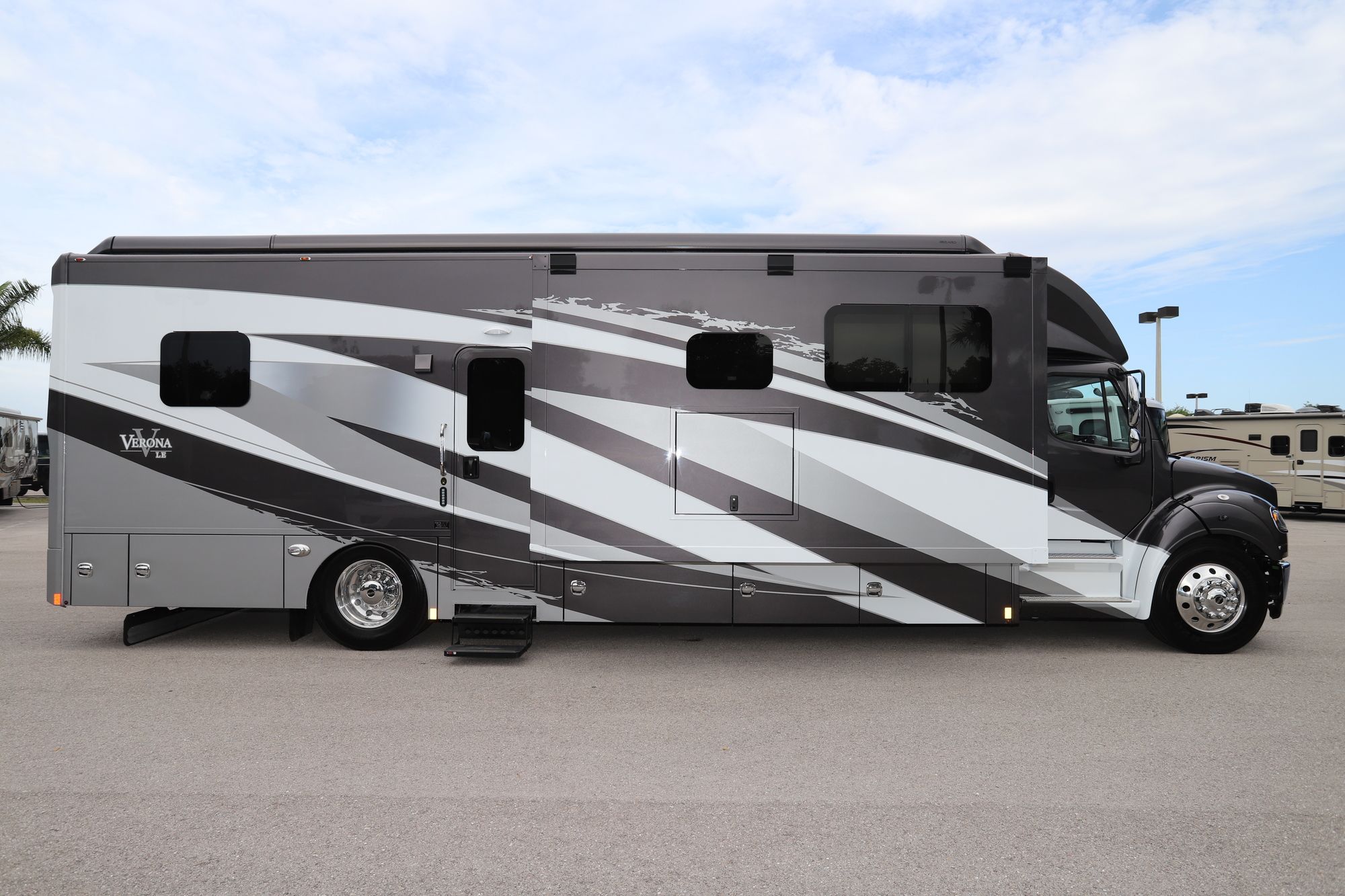 New 2021 Renegade Rv Verona Le 37LMB Super C  For Sale