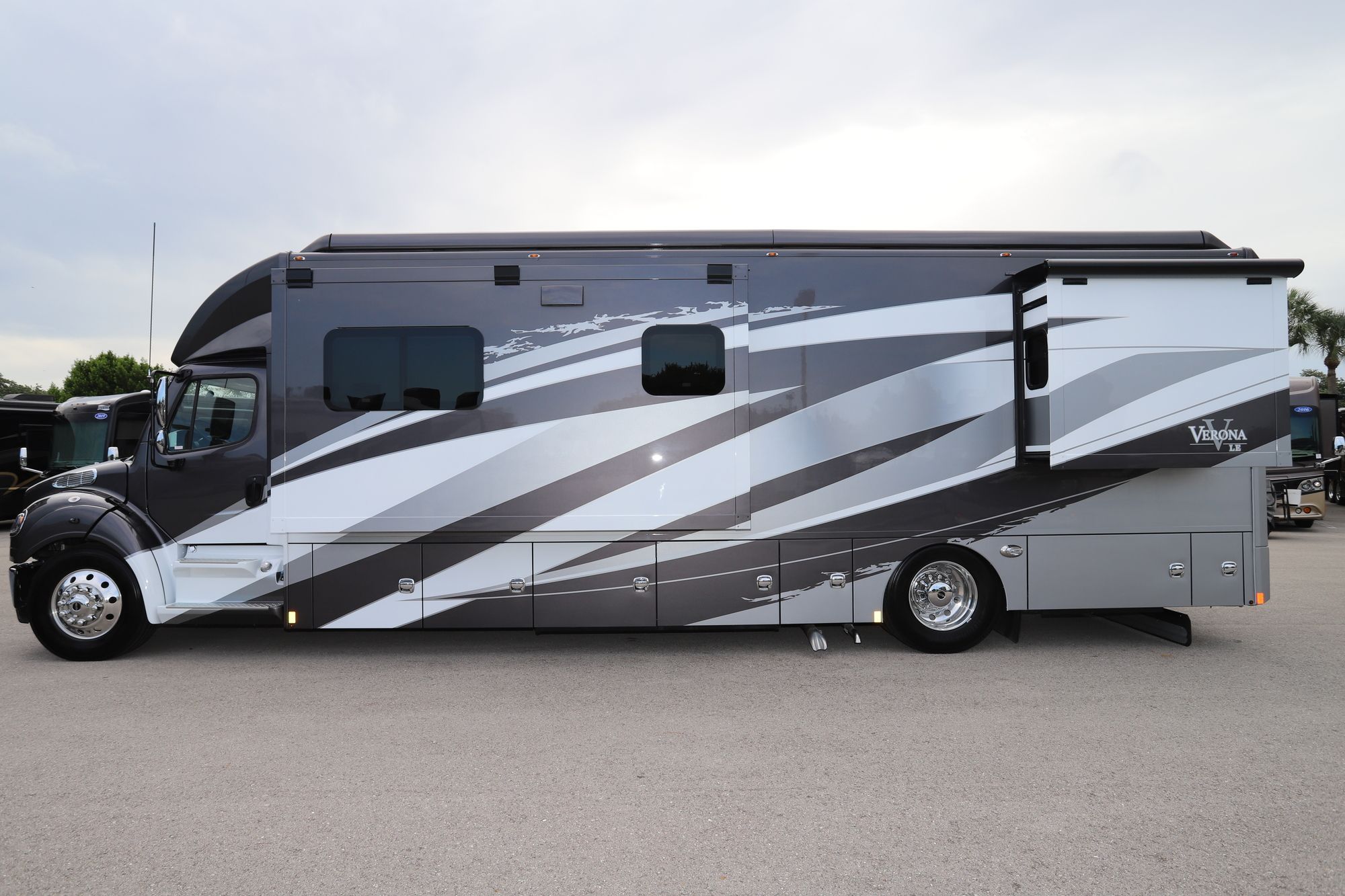 New 2021 Renegade Rv Verona Le 37LMB Super C  For Sale