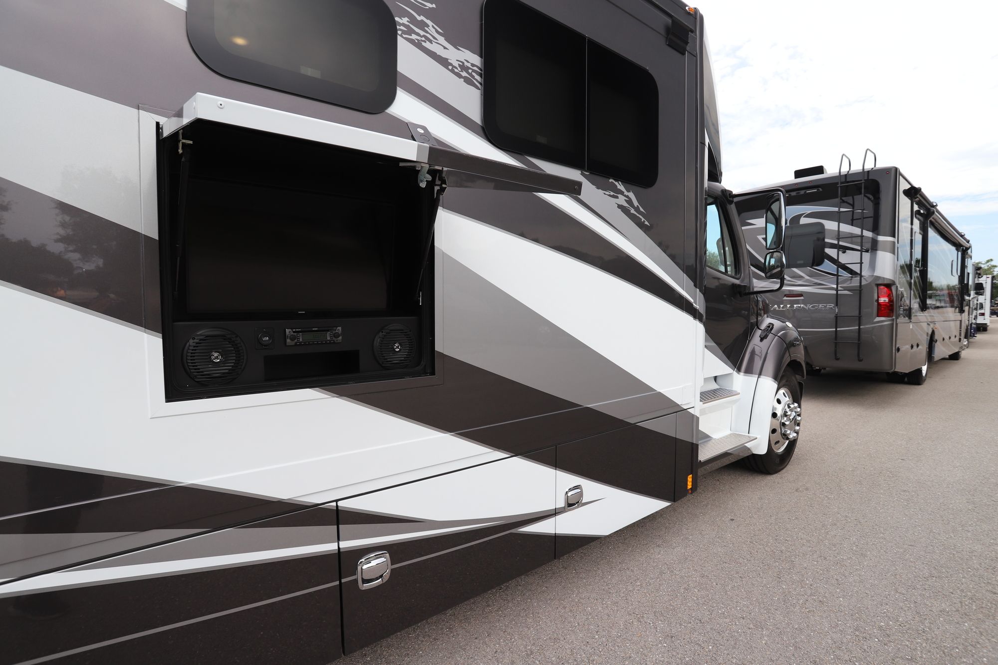 New 2021 Renegade Rv Verona Le 37LMB Super C  For Sale