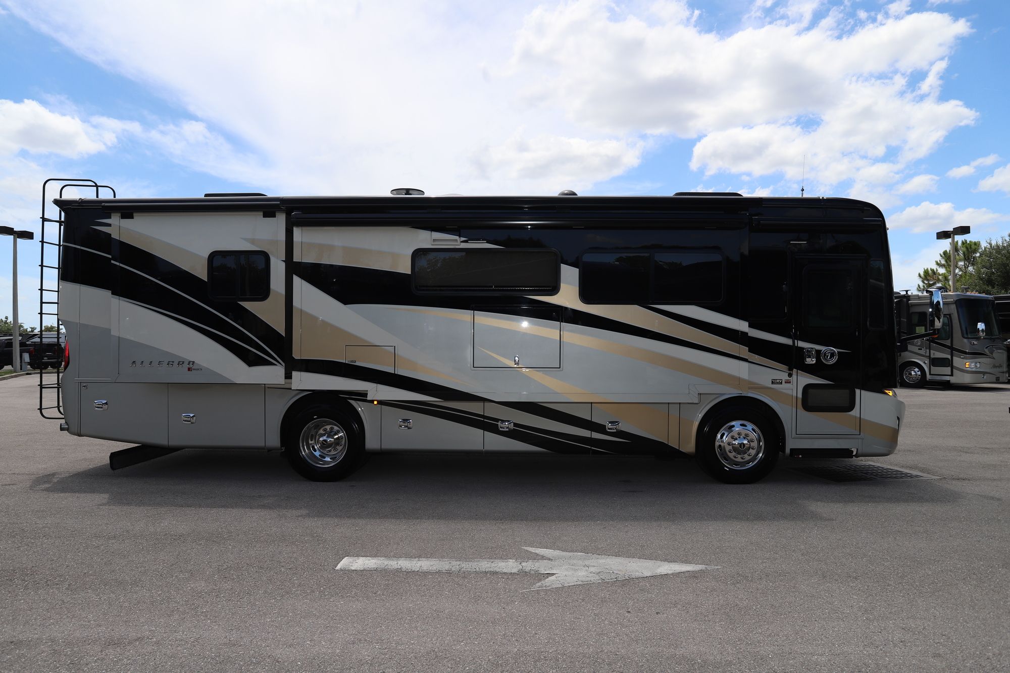 Used 2021 Tiffin Motor Homes Allegro Red 33AA Class A  For Sale