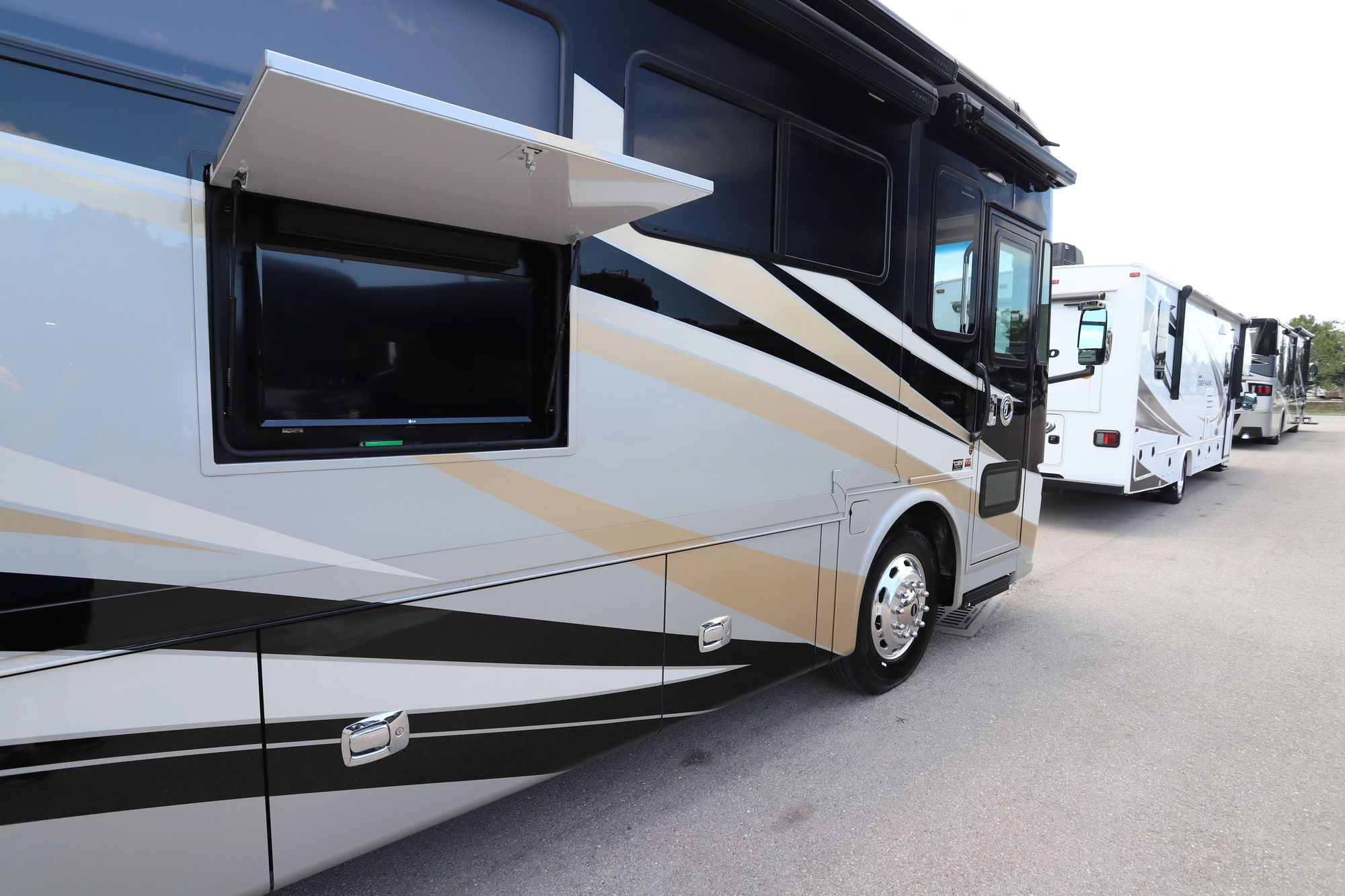 Used 2021 Tiffin Motor Homes Allegro Red 33AA Class A  For Sale