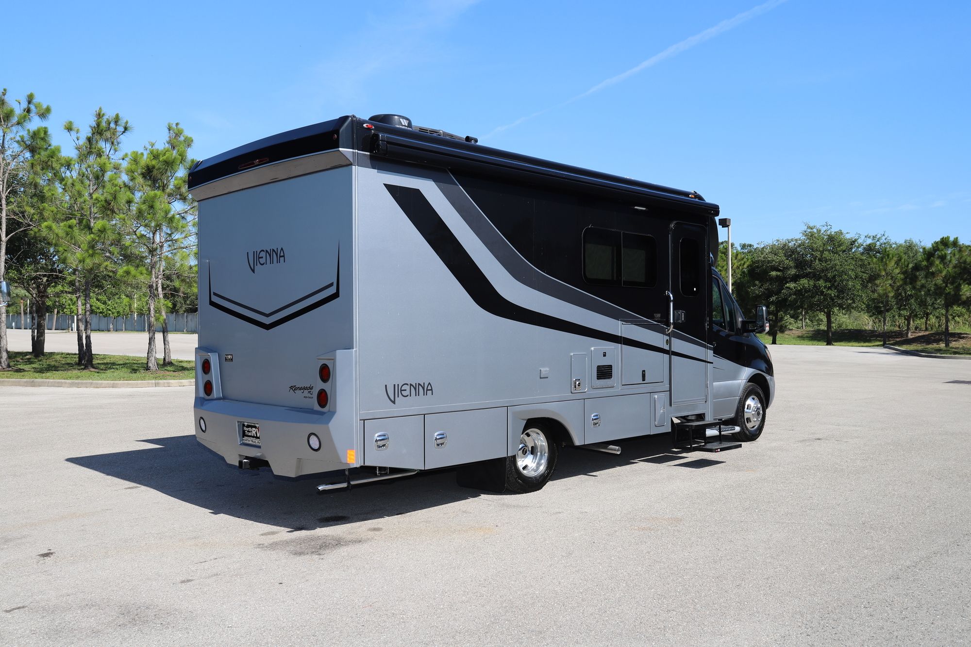 New 2022 Renegade Rv Vienna 25VRML Class C  For Sale