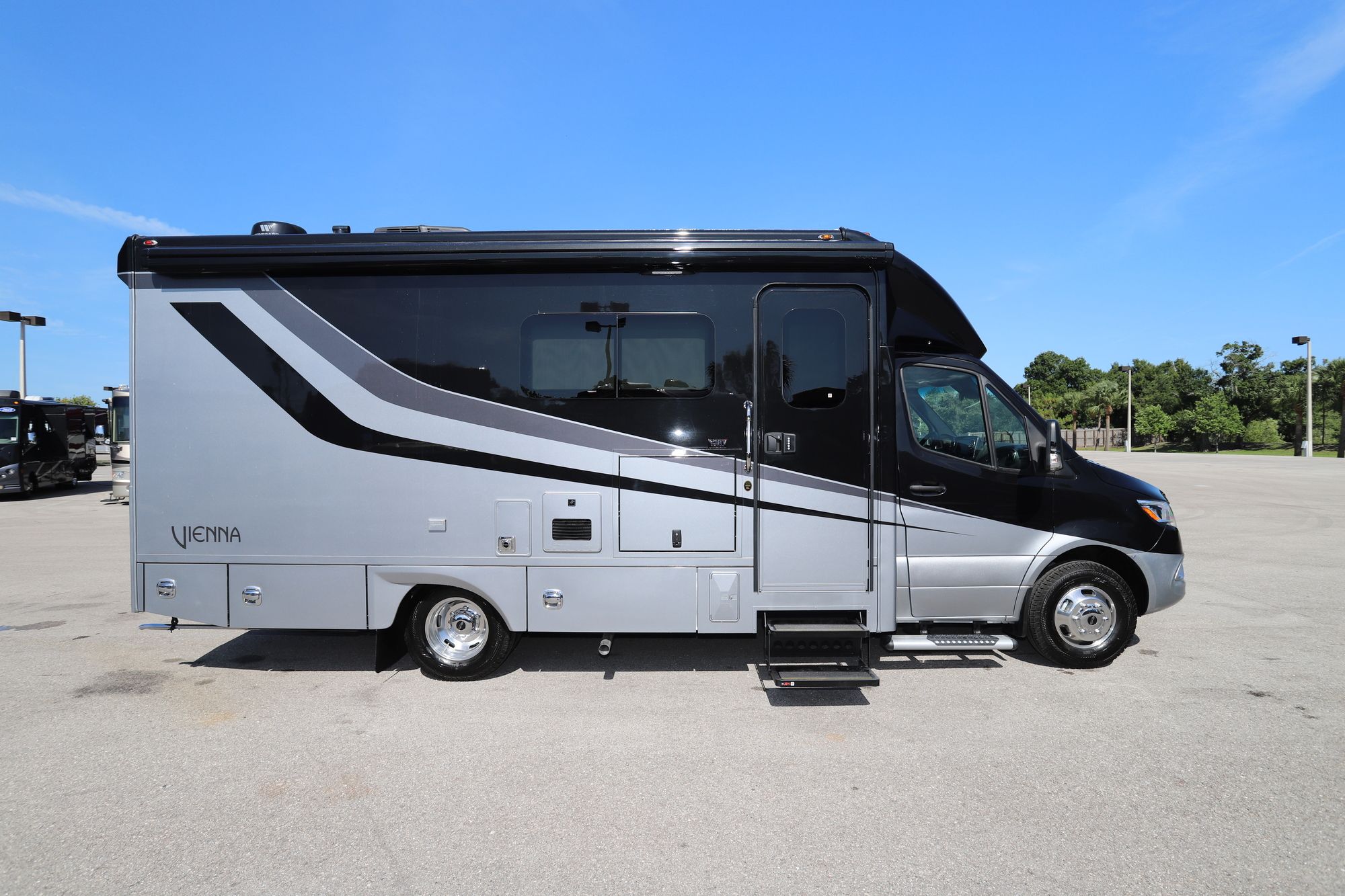 New 2022 Renegade Rv Vienna 25VRML Class C  For Sale