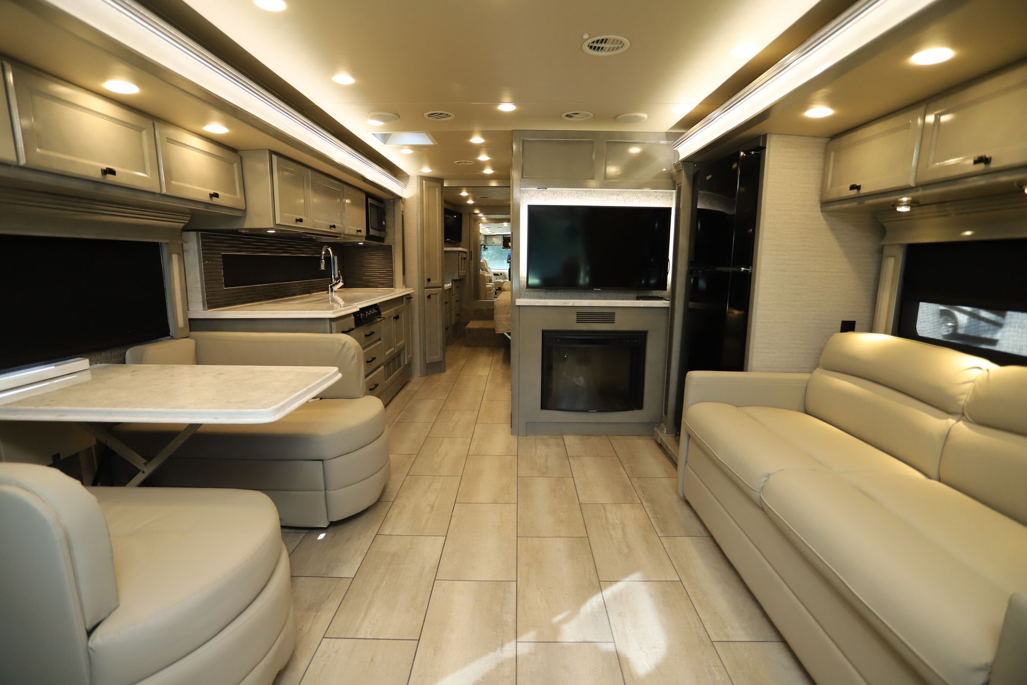 Used 2020 Tiffin Motor Homes Breeze 33BR Class A  For Sale