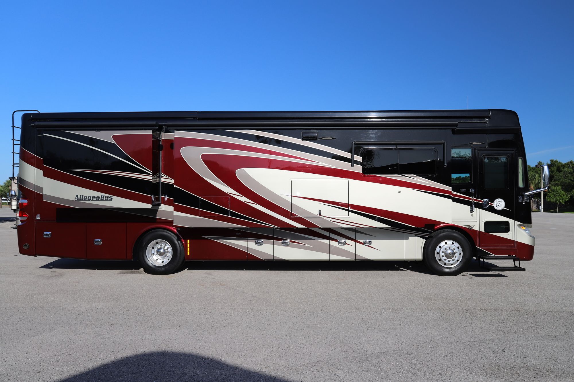 Used 2015 Tiffin Motor Homes Allegro Bus 37AP Class A  For Sale