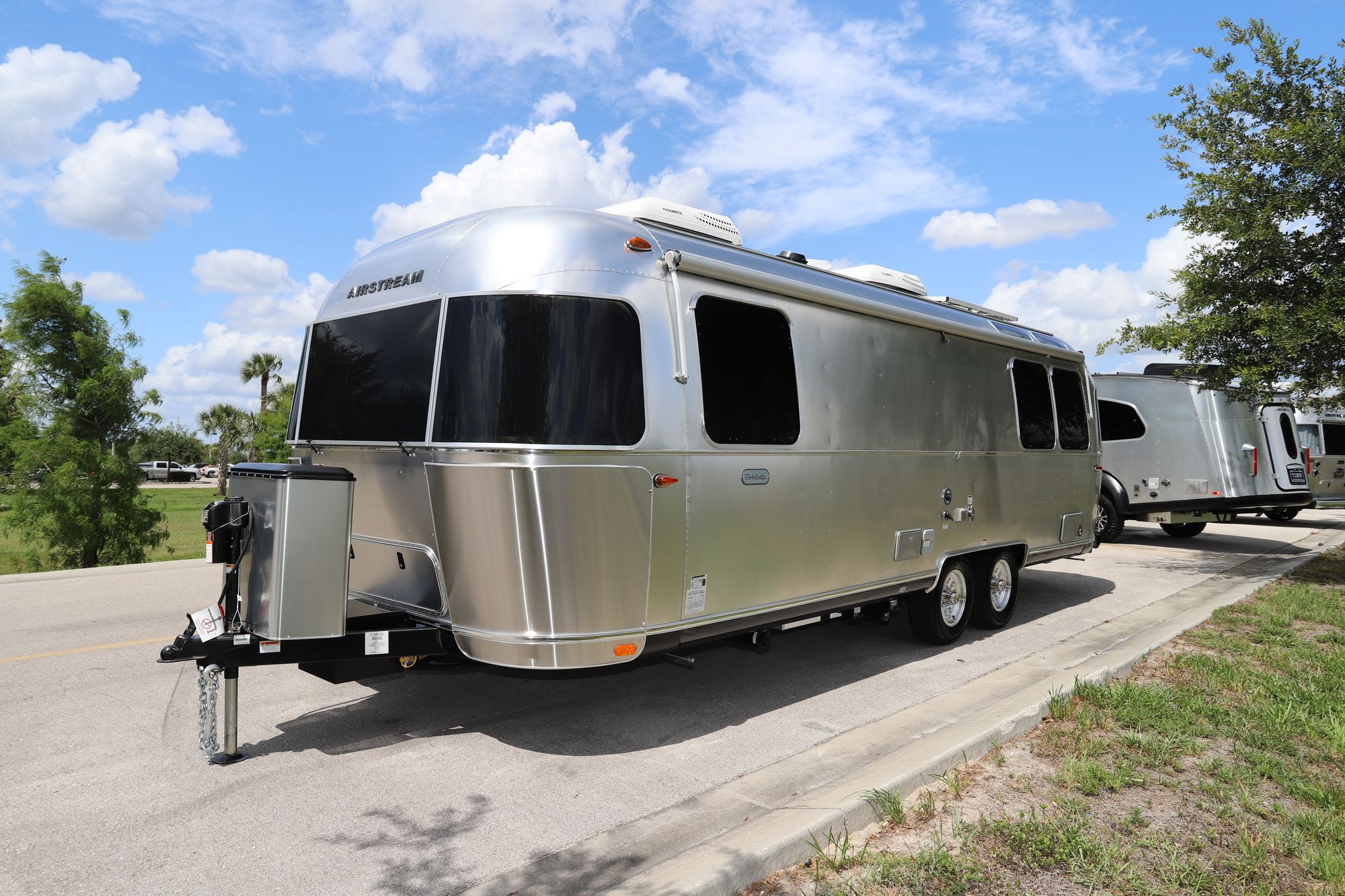New 2021 Airstream Globetrotter 27FB Travel Trailer  For Sale