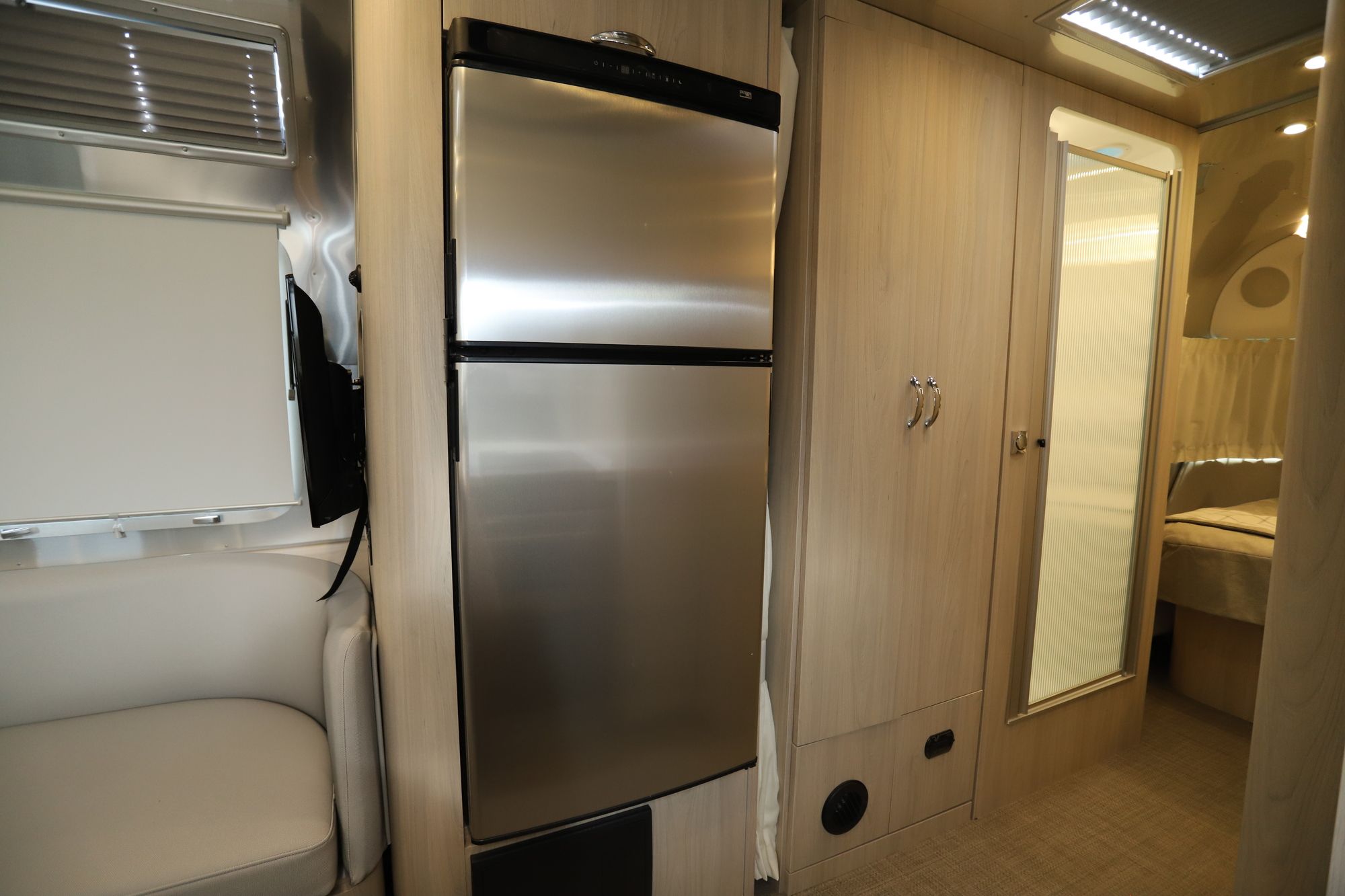 New 2021 Airstream Globetrotter 27FB Travel Trailer  For Sale