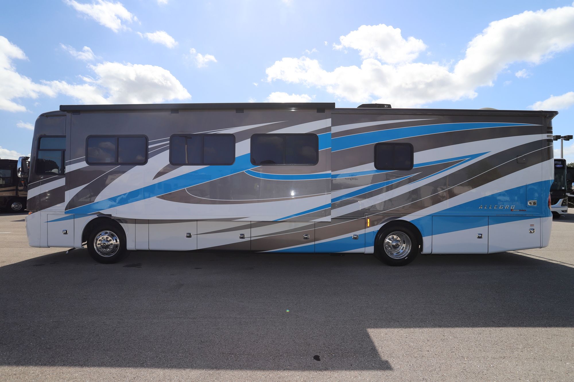 New 2021 Tiffin Motor Homes Allegro Red 38LL Class A  For Sale