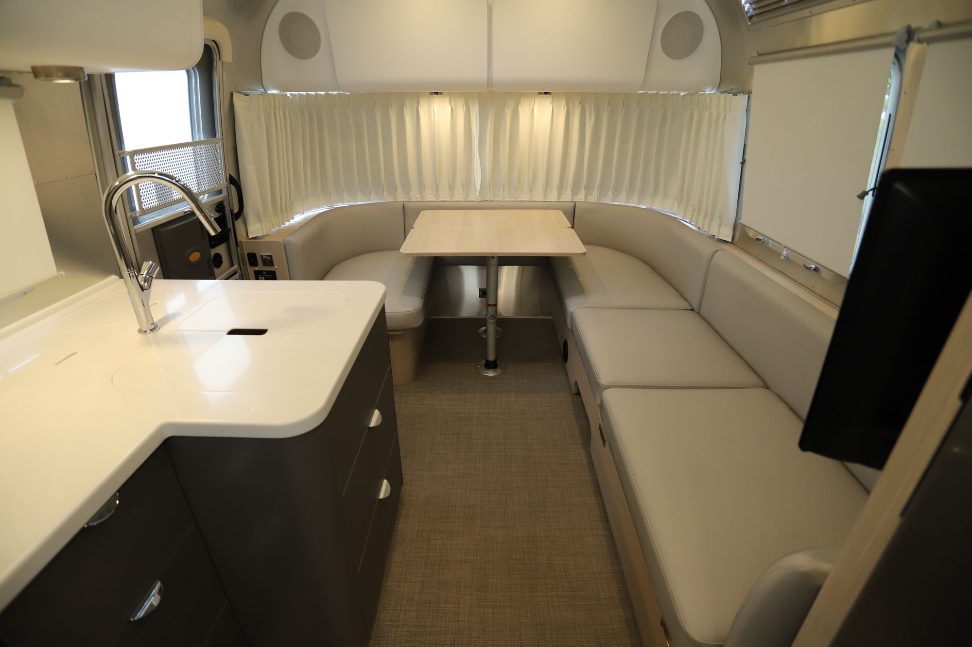 New 2021 Airstream Globetrotter 27FB Travel Trailer  For Sale