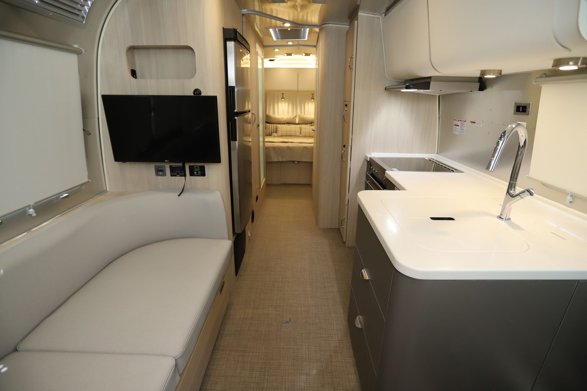 New 2021 Airstream Globetrotter 27FB Travel Trailer  For Sale