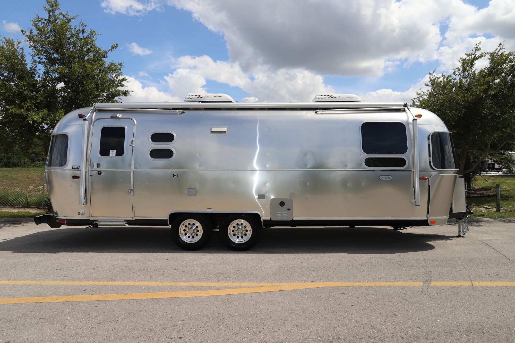 New 2021 Airstream Globetrotter 27FB Travel Trailer  For Sale