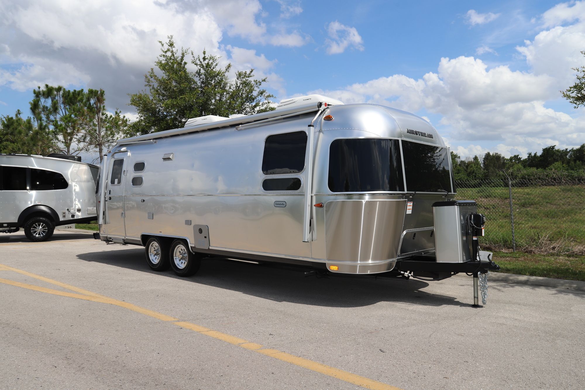 New 2021 Airstream Globetrotter 27FB Travel Trailer  For Sale