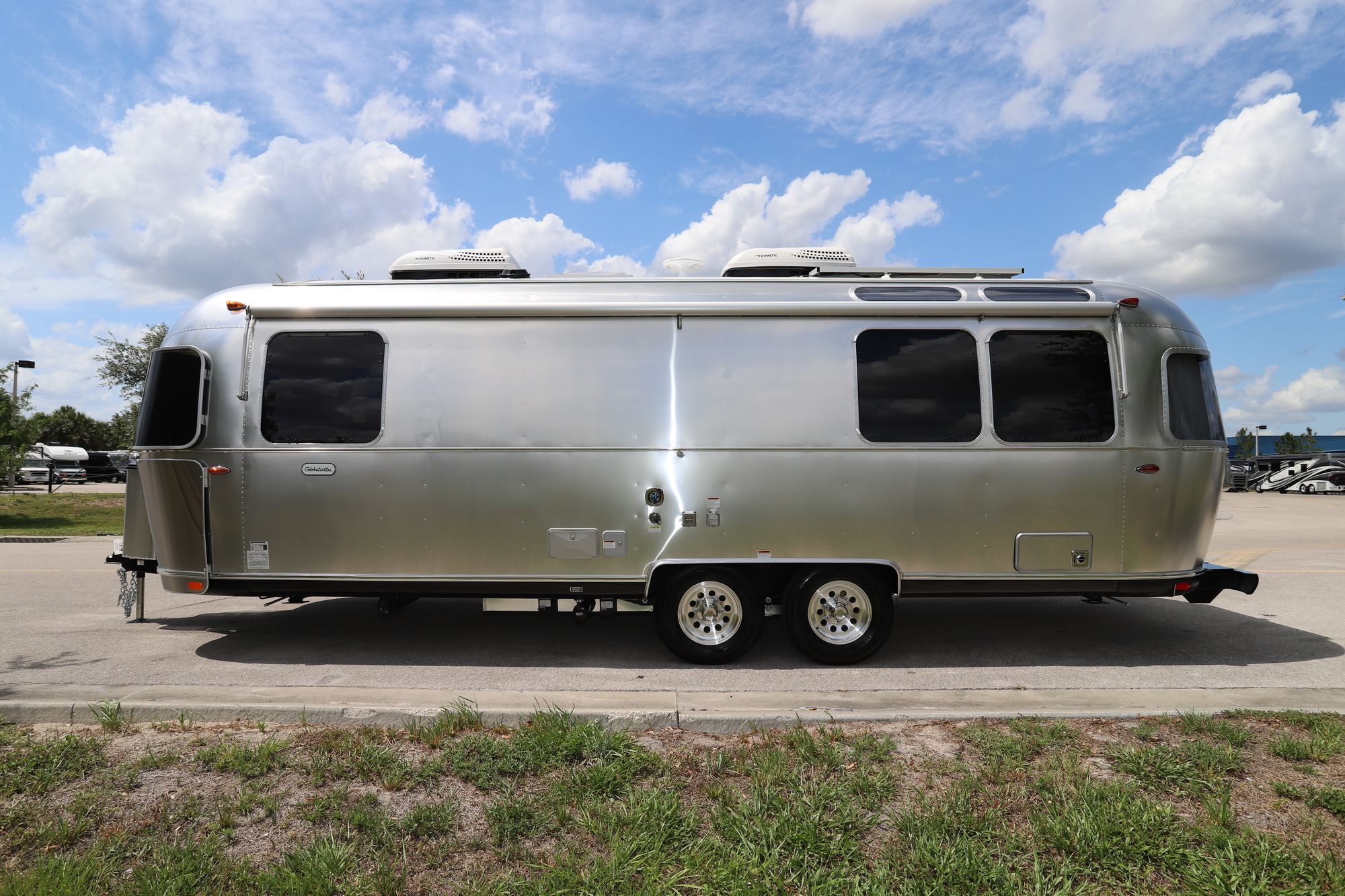 New 2021 Airstream Globetrotter 27FB Travel Trailer  For Sale