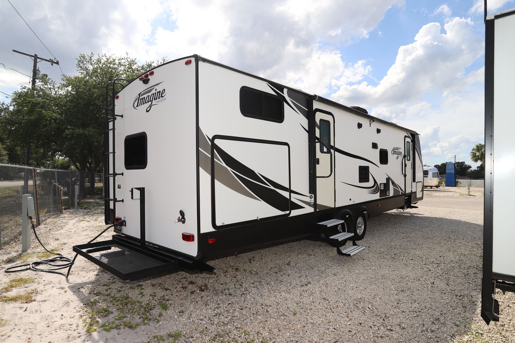 Used 2018 Grand Design Imagine 3170BH Travel Trailer  For Sale