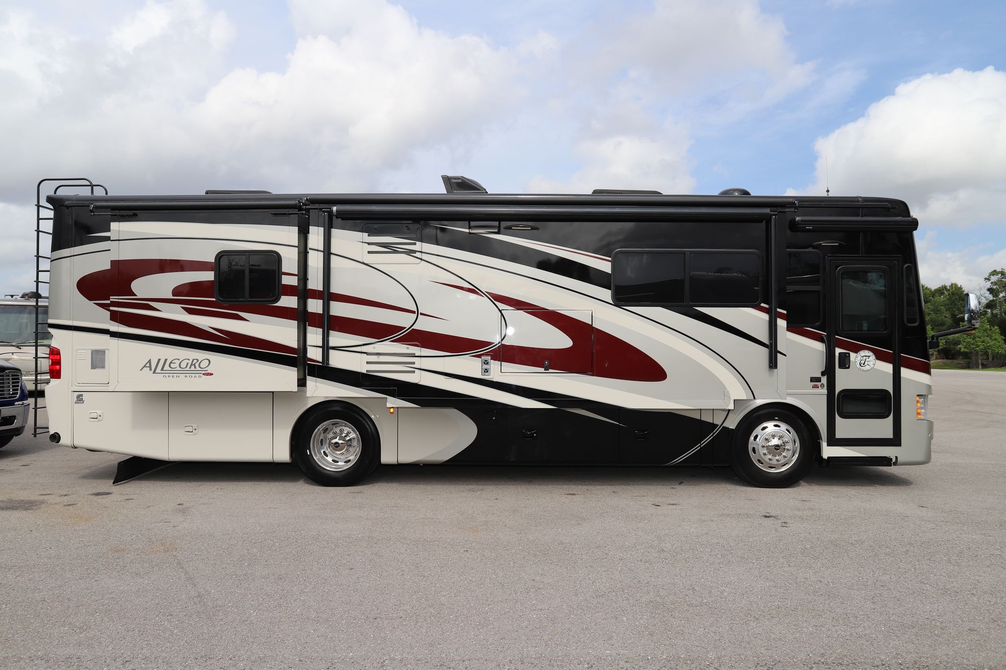 Used 2016 Tiffin Motor Homes Allegro Red 33AA Class A  For Sale