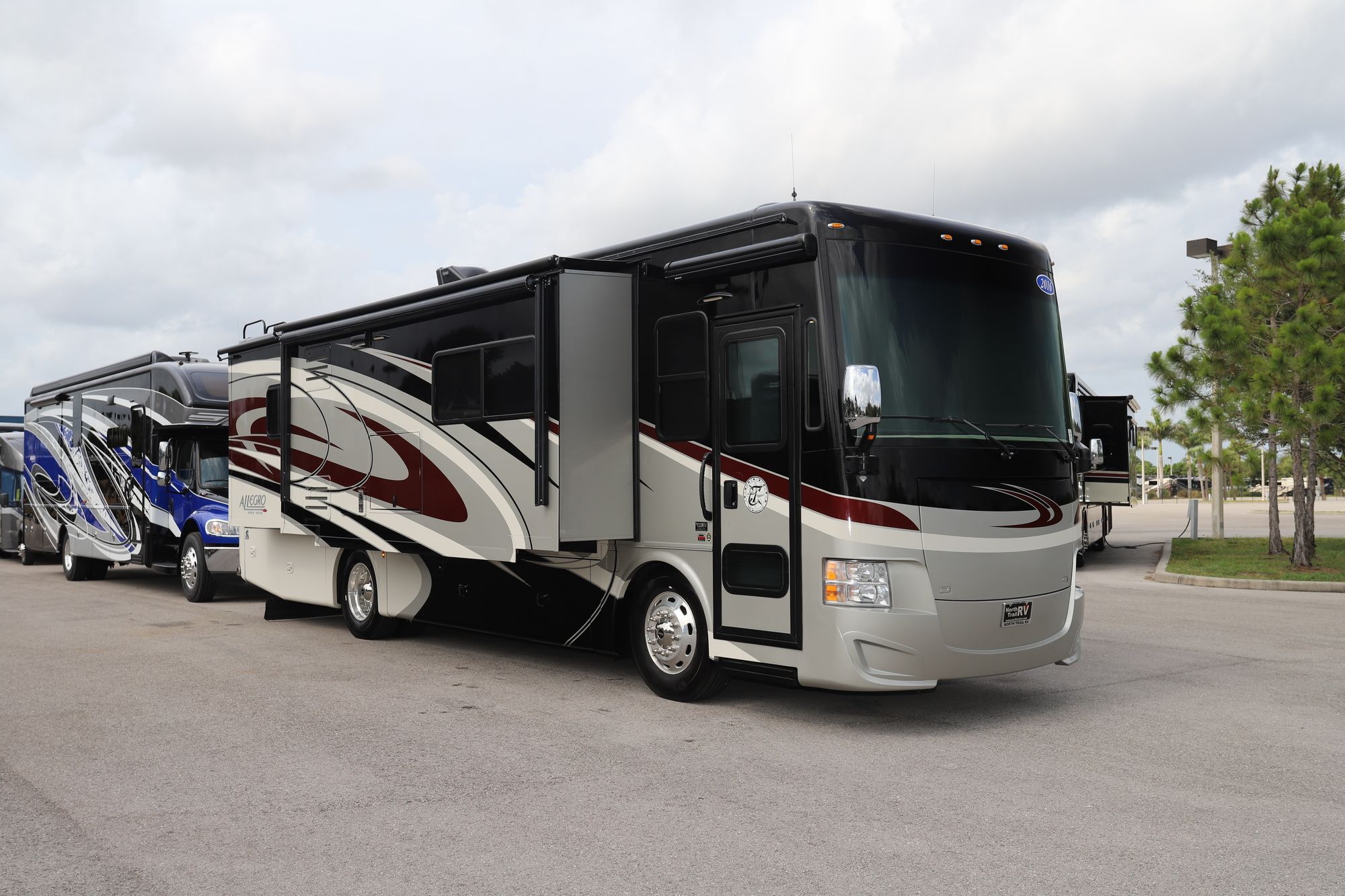 Used 2016 Tiffin Motor Homes Allegro Red 33AA Class A  For Sale