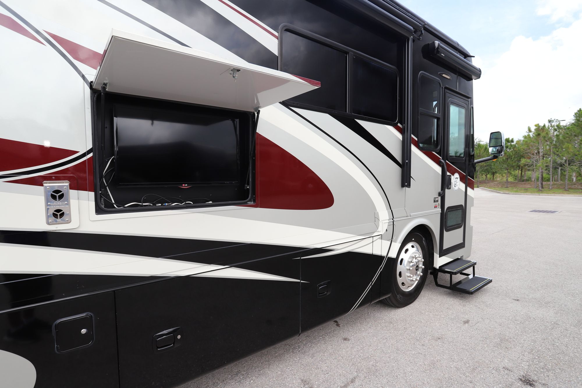 Used 2016 Tiffin Motor Homes Allegro Red 33AA Class A  For Sale