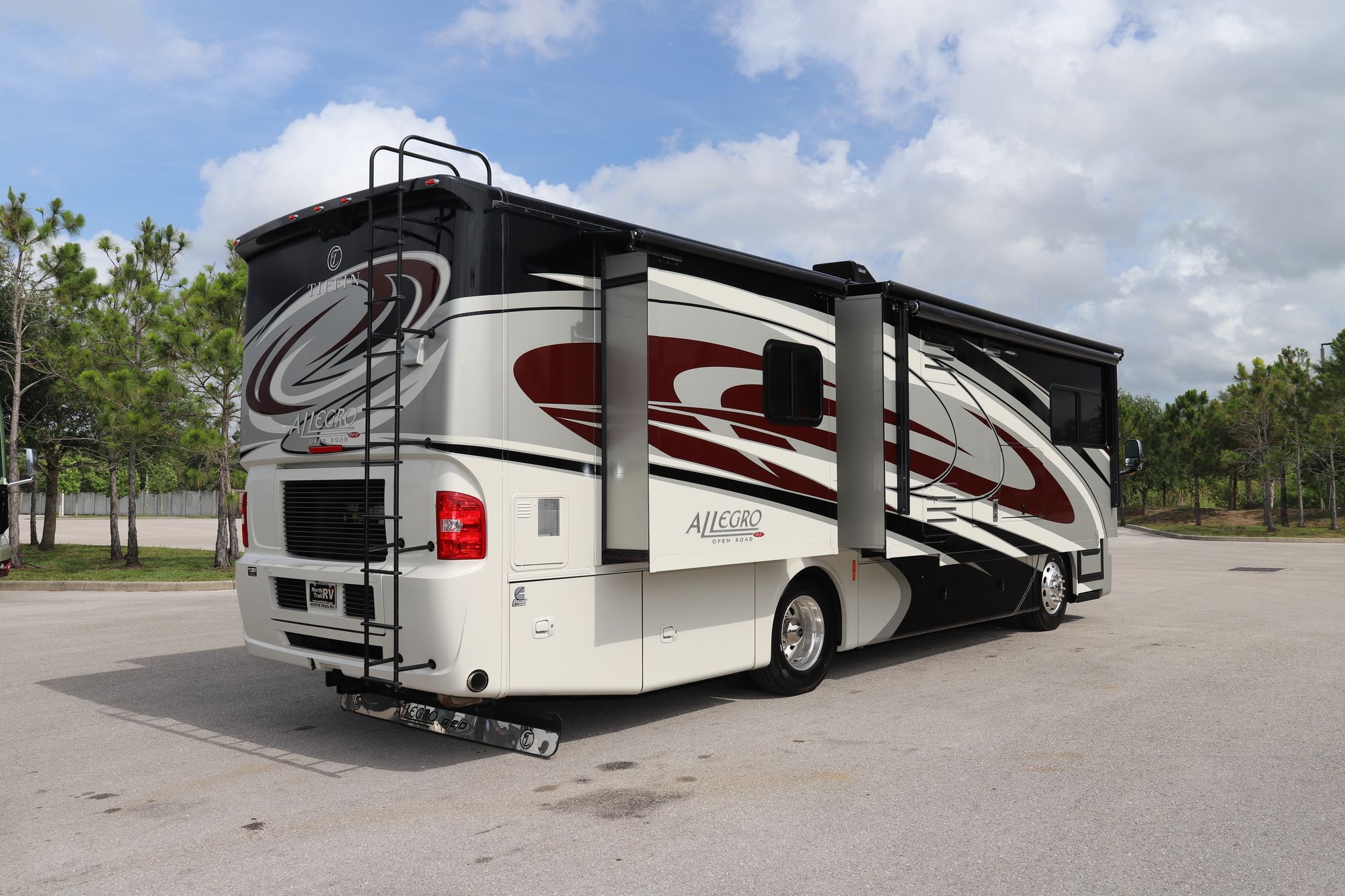 Used 2016 Tiffin Motor Homes Allegro Red 33AA Class A  For Sale