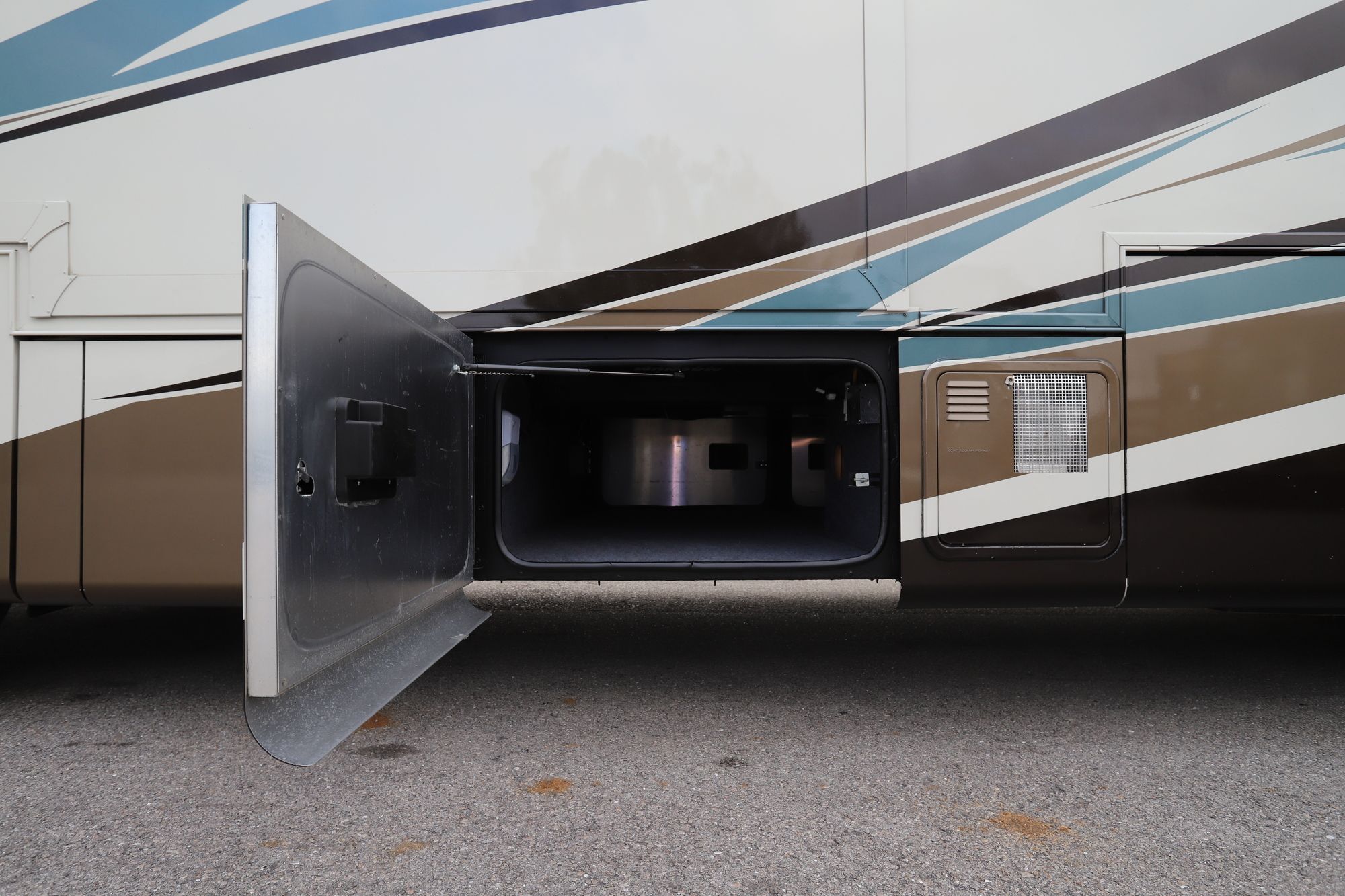 Used 2014 Tiffin Motor Homes Allegro Red 34QFA Class A  For Sale