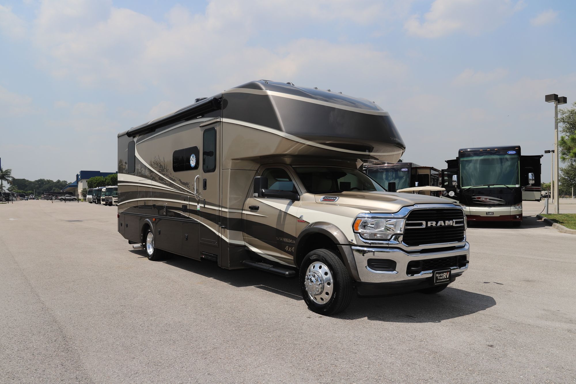 New 2021 Dynamax Isata 5 ISC30FWD 4X4 Class C  For Sale