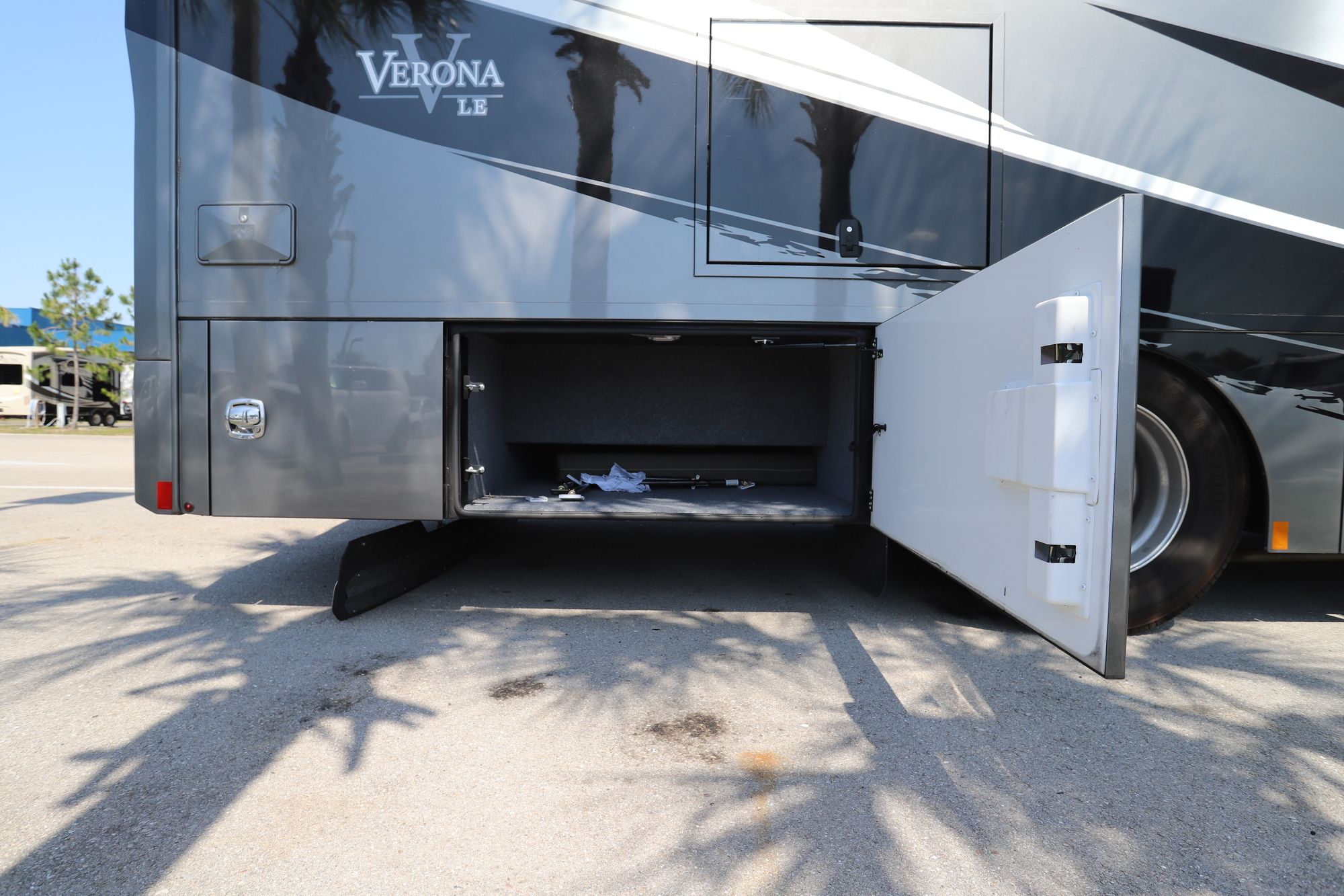 Used 2021 Renegade Rv Verona Le 40LRB Super C  For Sale