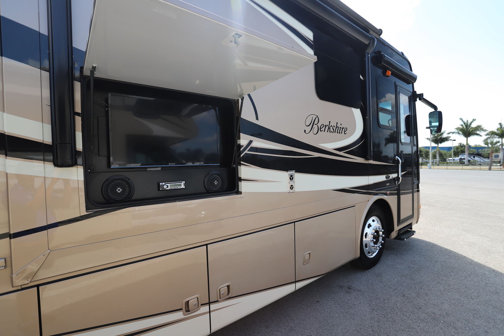 Used 2014 Forest River Berkshire 400BH Class A  For Sale