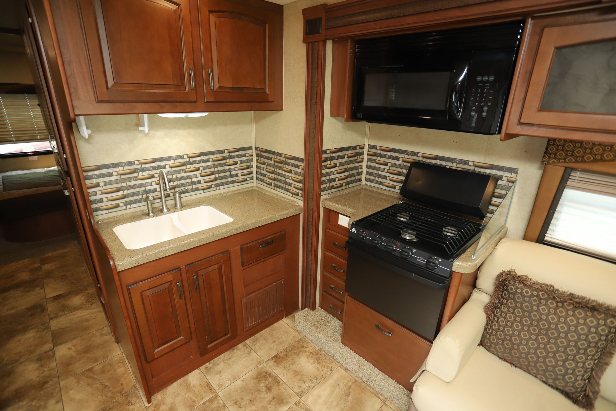 Used 2014 Jayco Greyhawk 31FS Class C  For Sale