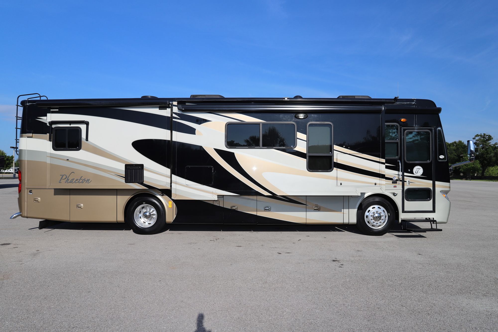 Used 2013 Tiffin Motor Homes Phaeton 36GH Class A  For Sale