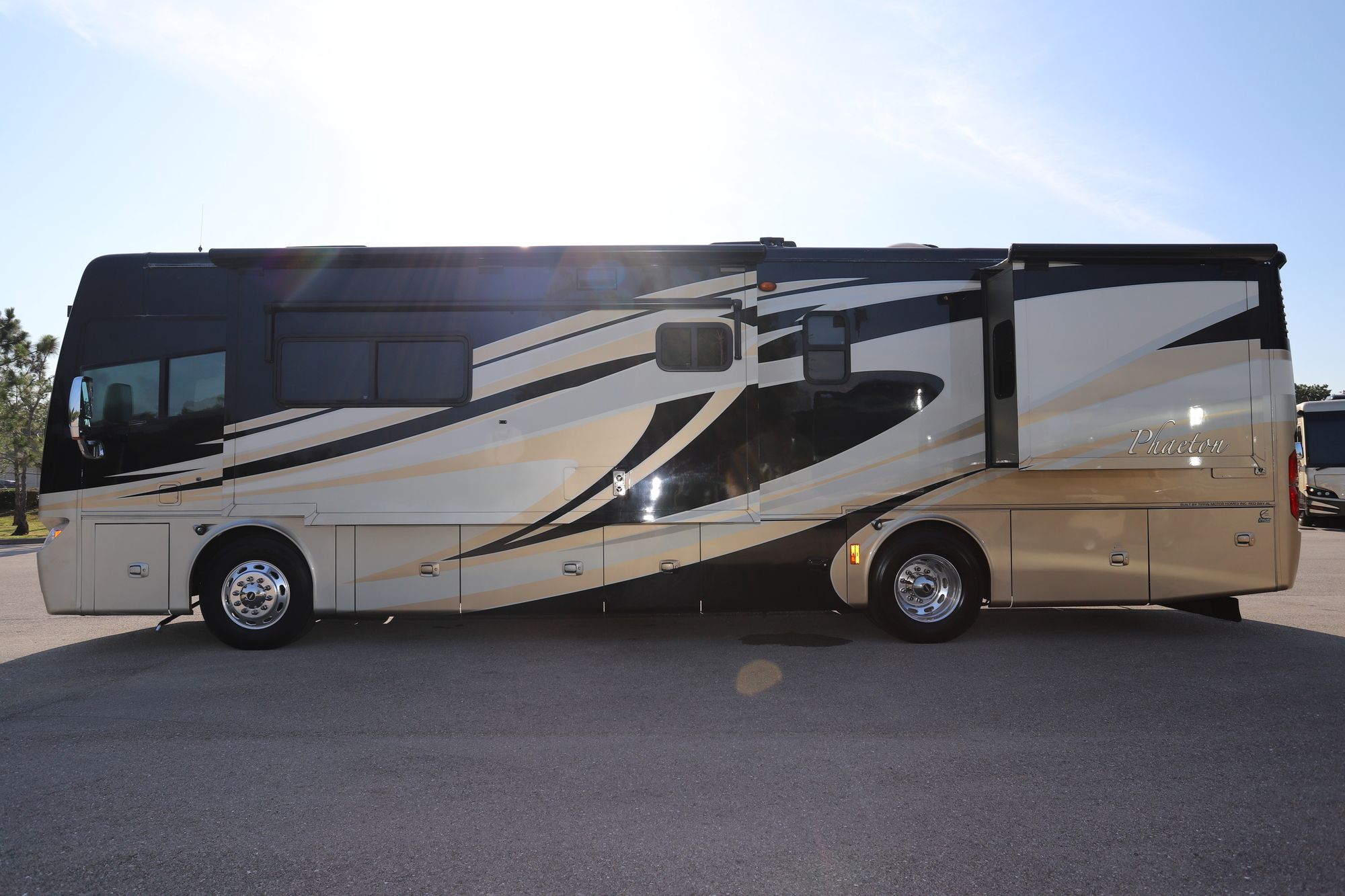 Used 2013 Tiffin Motor Homes Phaeton 36GH Class A  For Sale