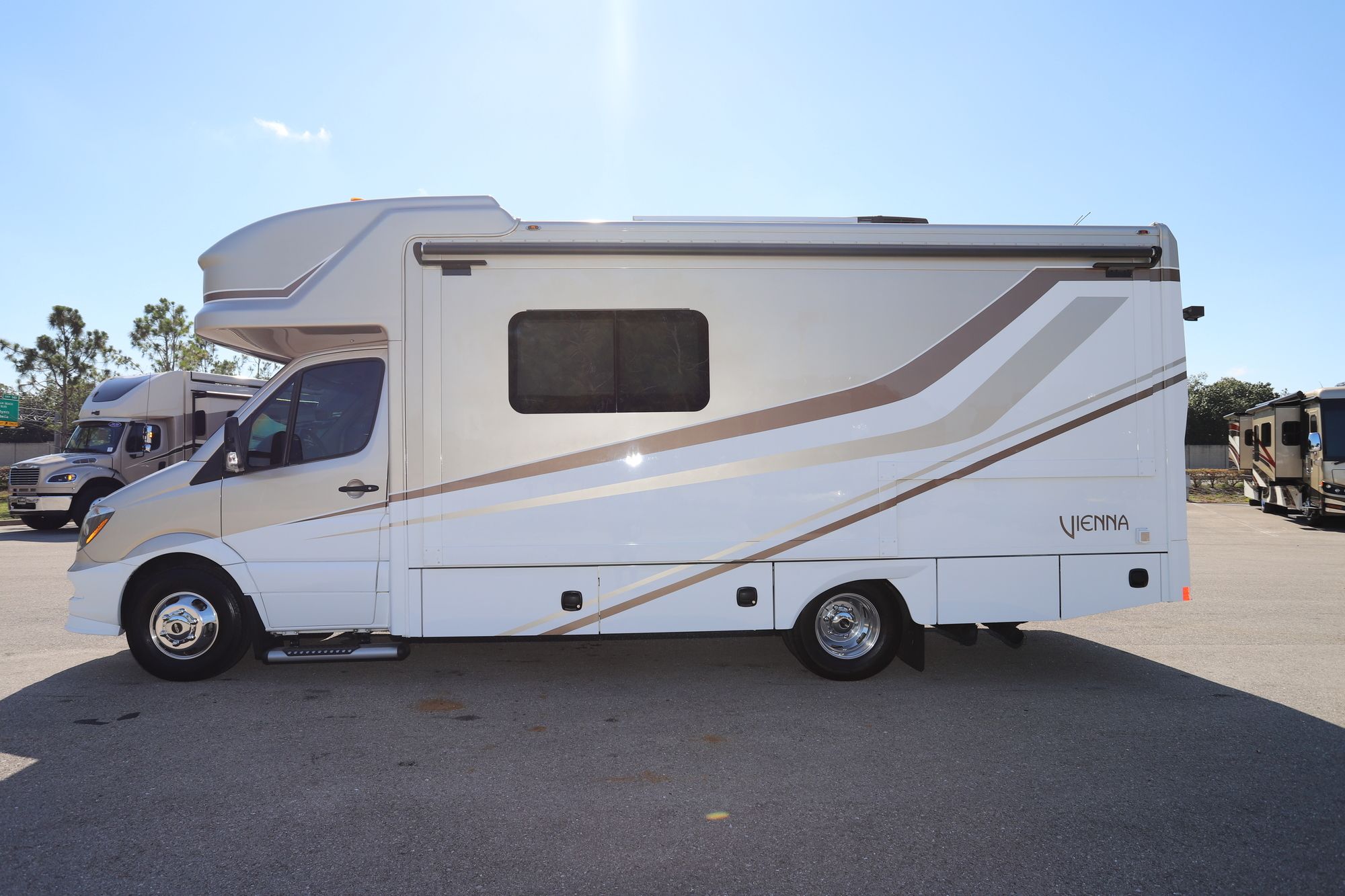 Used 2020 Renegade Rv Vienna 25FW Class C  For Sale