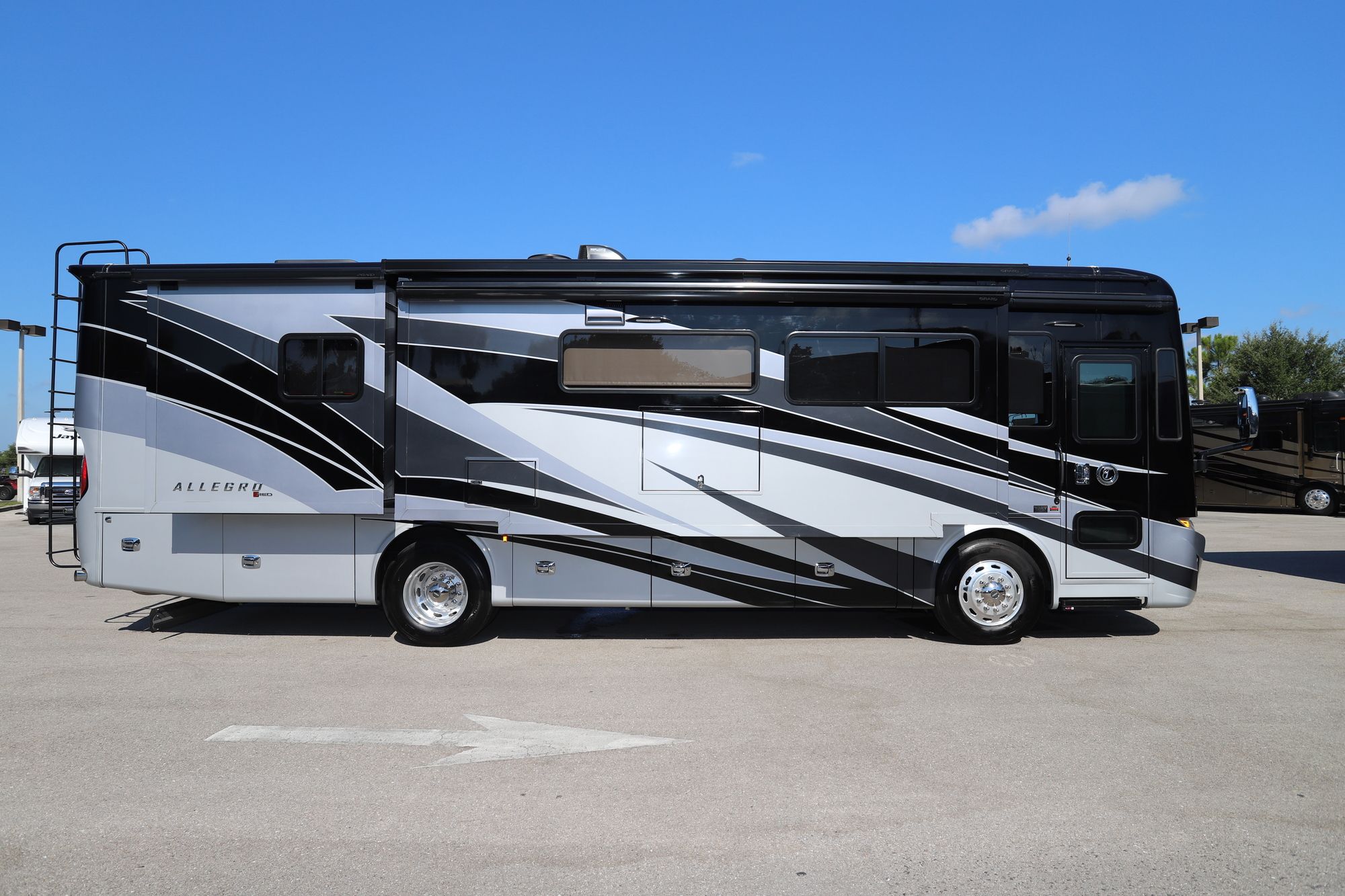 Used 2021 Tiffin Motor Homes Allegro Red 33AA Class A  For Sale