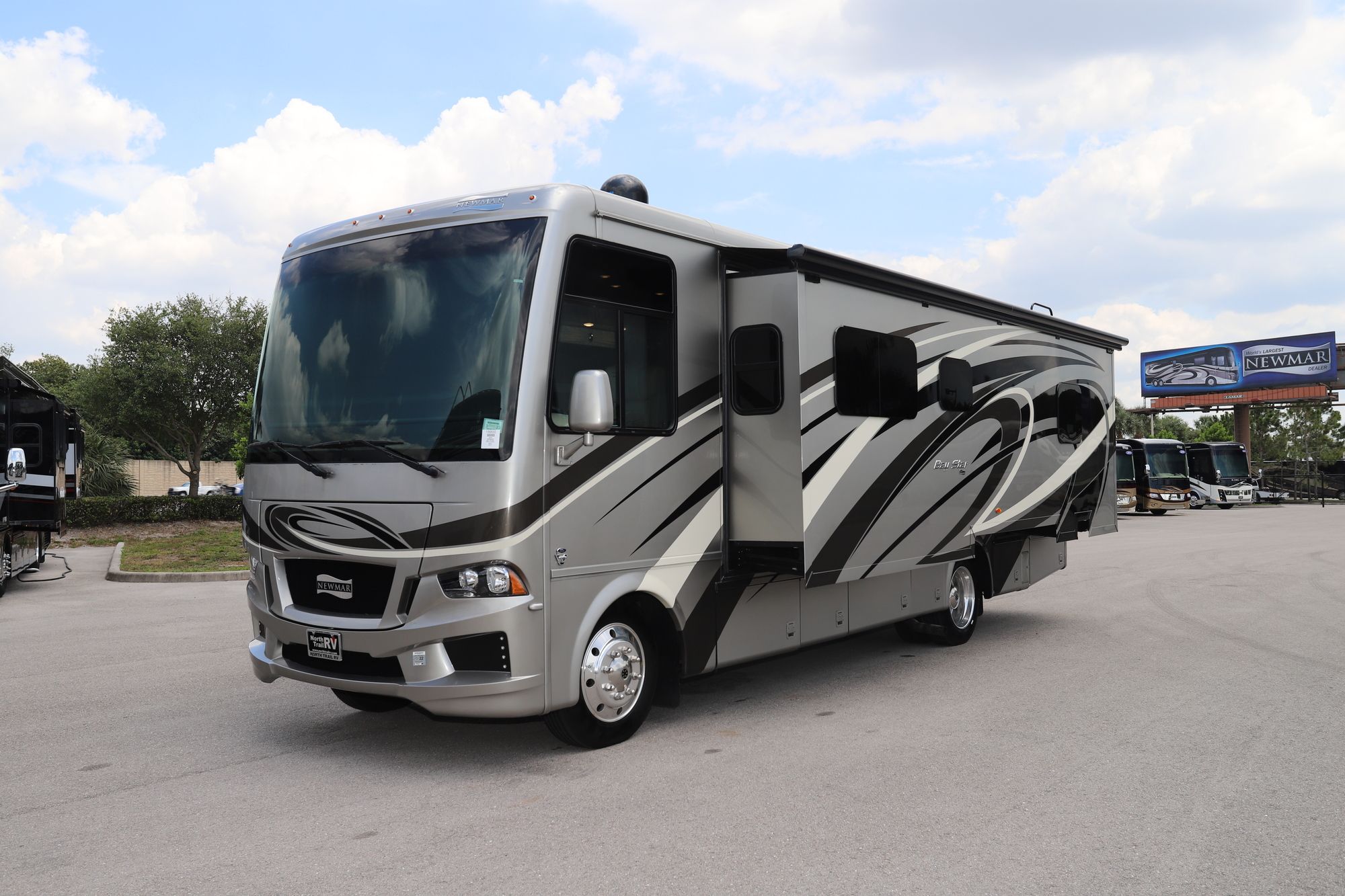 Used 2019 Newmar Bay Star 3014 Class A  For Sale