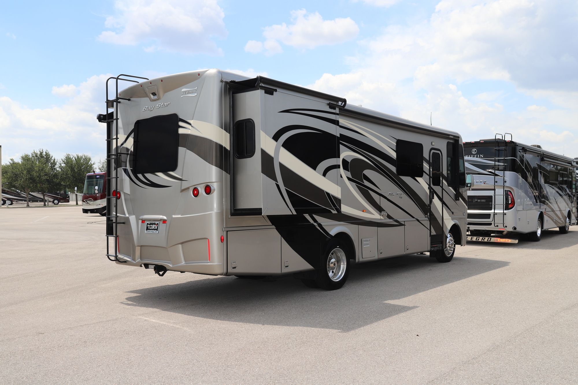 Used 2019 Newmar Bay Star 3014 Class A  For Sale