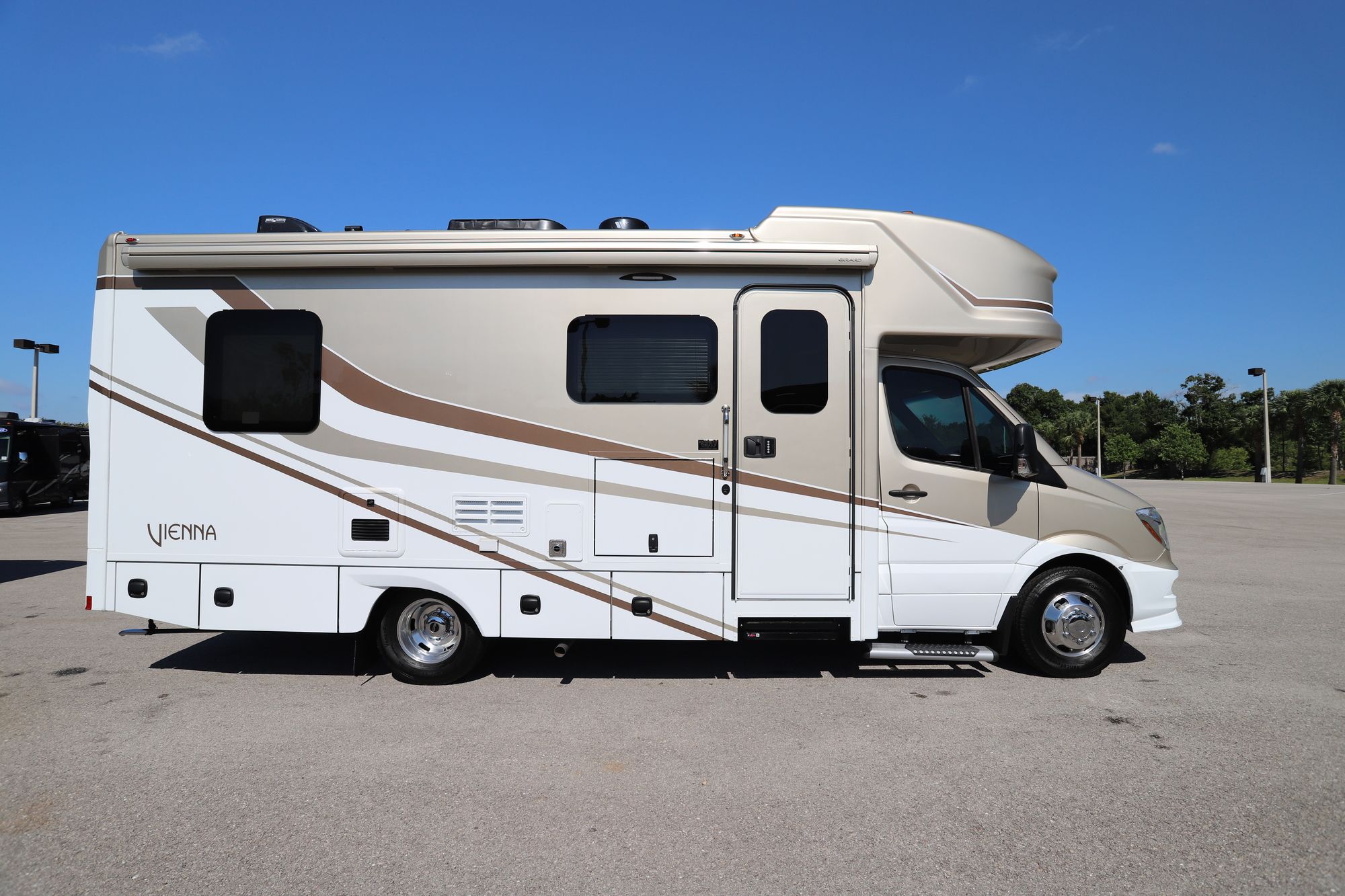 Used 2020 Renegade Rv Vienna 25FW Class C  For Sale