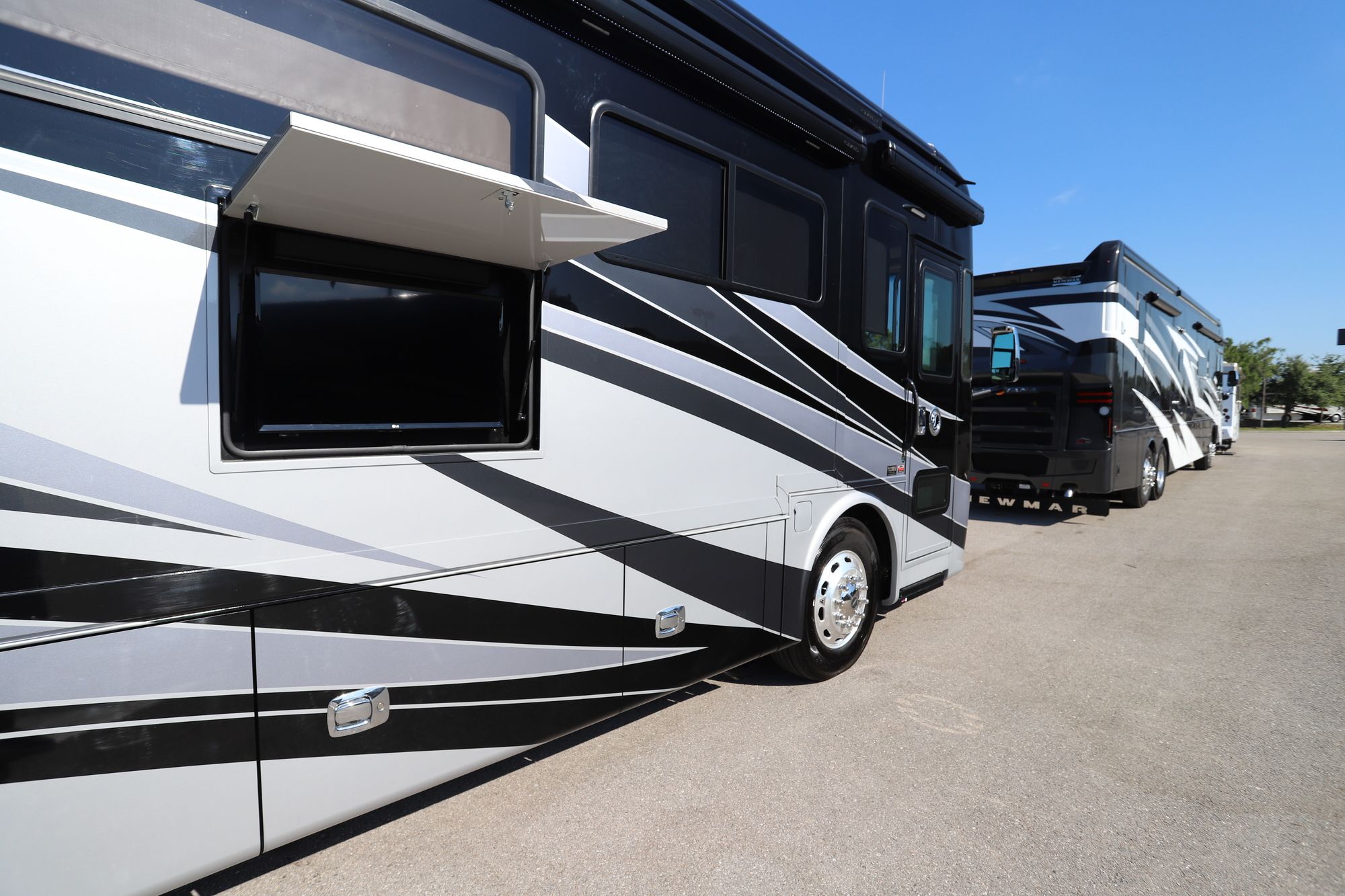 Used 2021 Tiffin Motor Homes Allegro Red 33AA Class A  For Sale