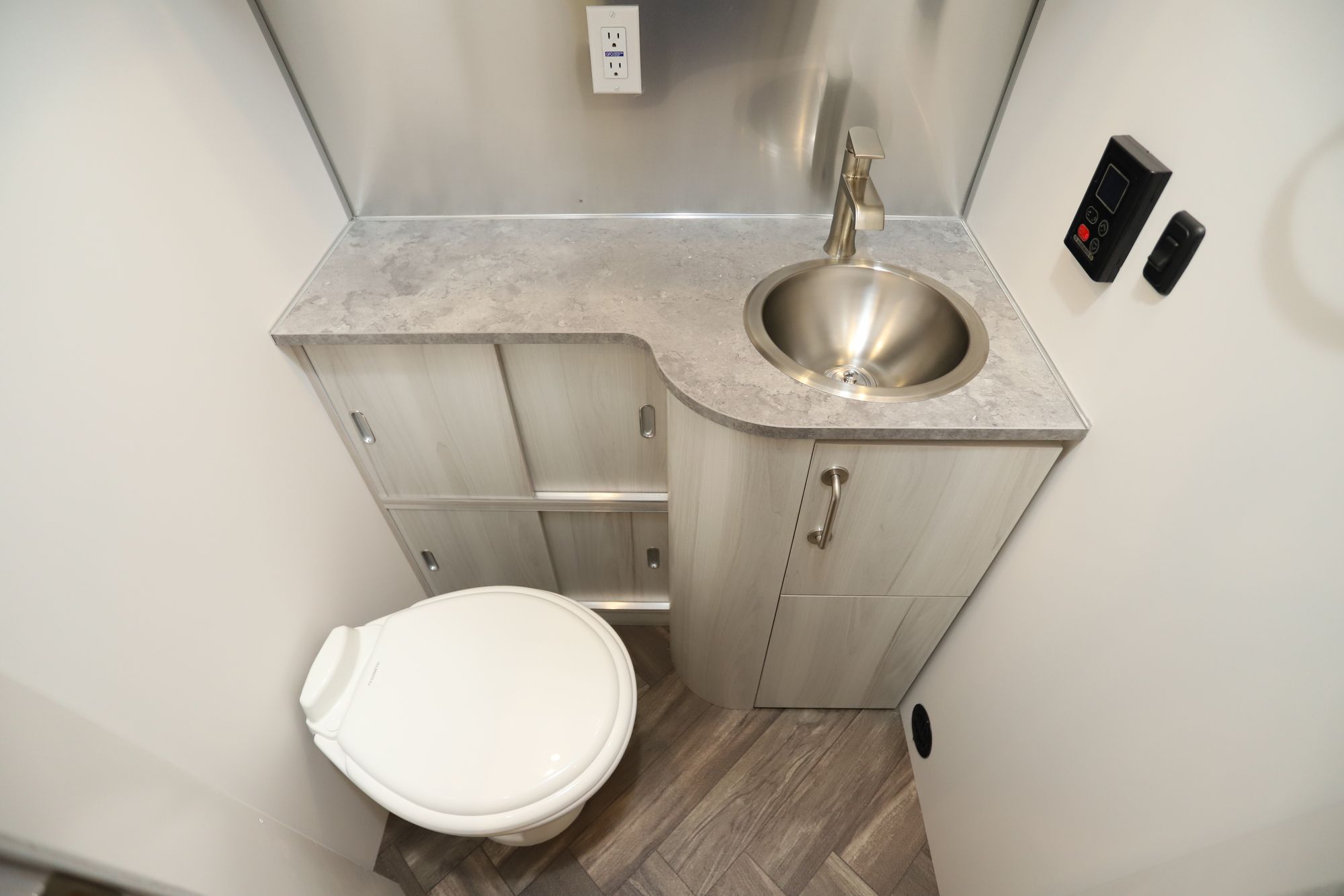 New 2021 Airstream International 27FB Travel Trailer  For Sale