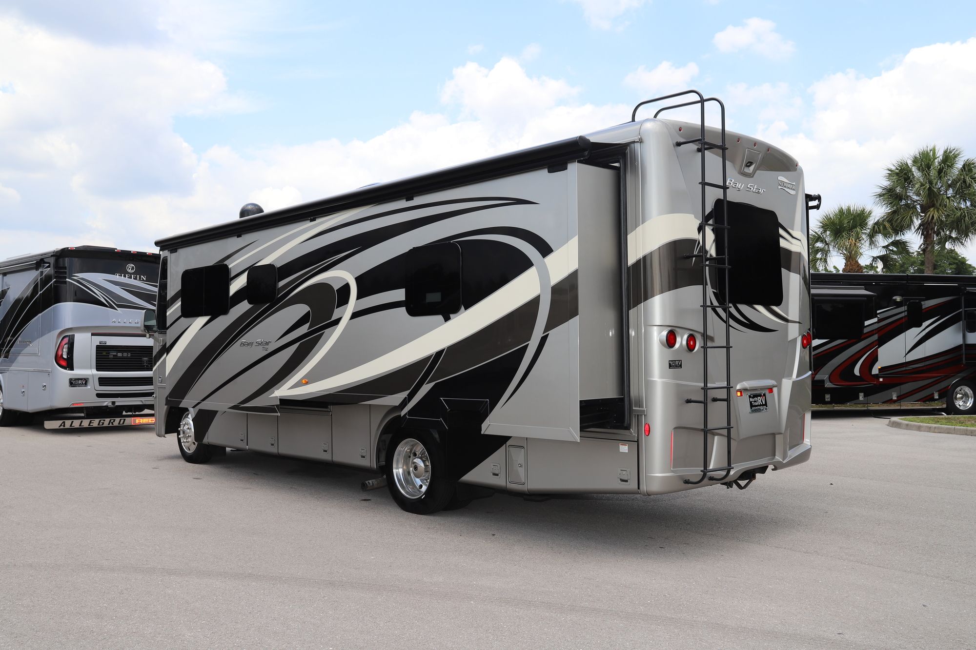 Used 2019 Newmar Bay Star 3014 Class A  For Sale