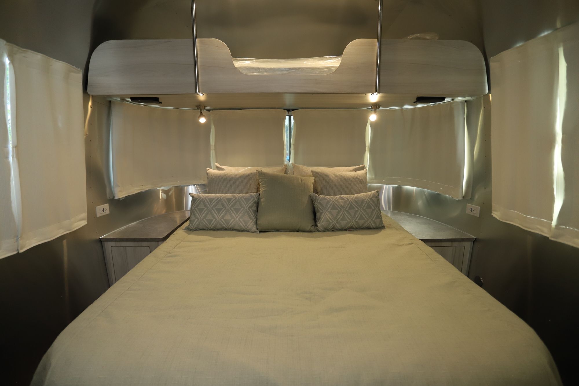 New 2021 Airstream International 27FB Travel Trailer  For Sale