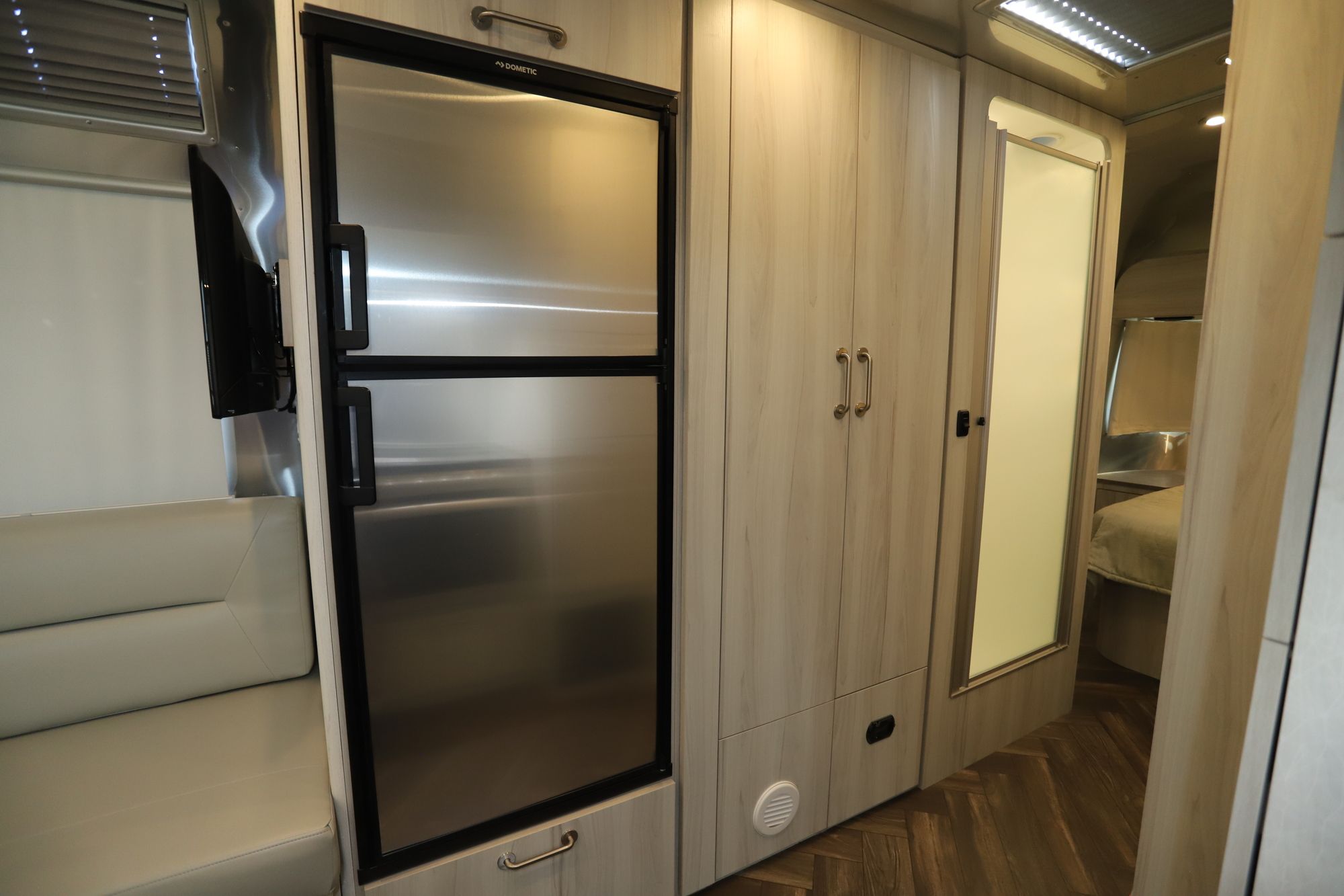 New 2021 Airstream International 27FB Travel Trailer  For Sale