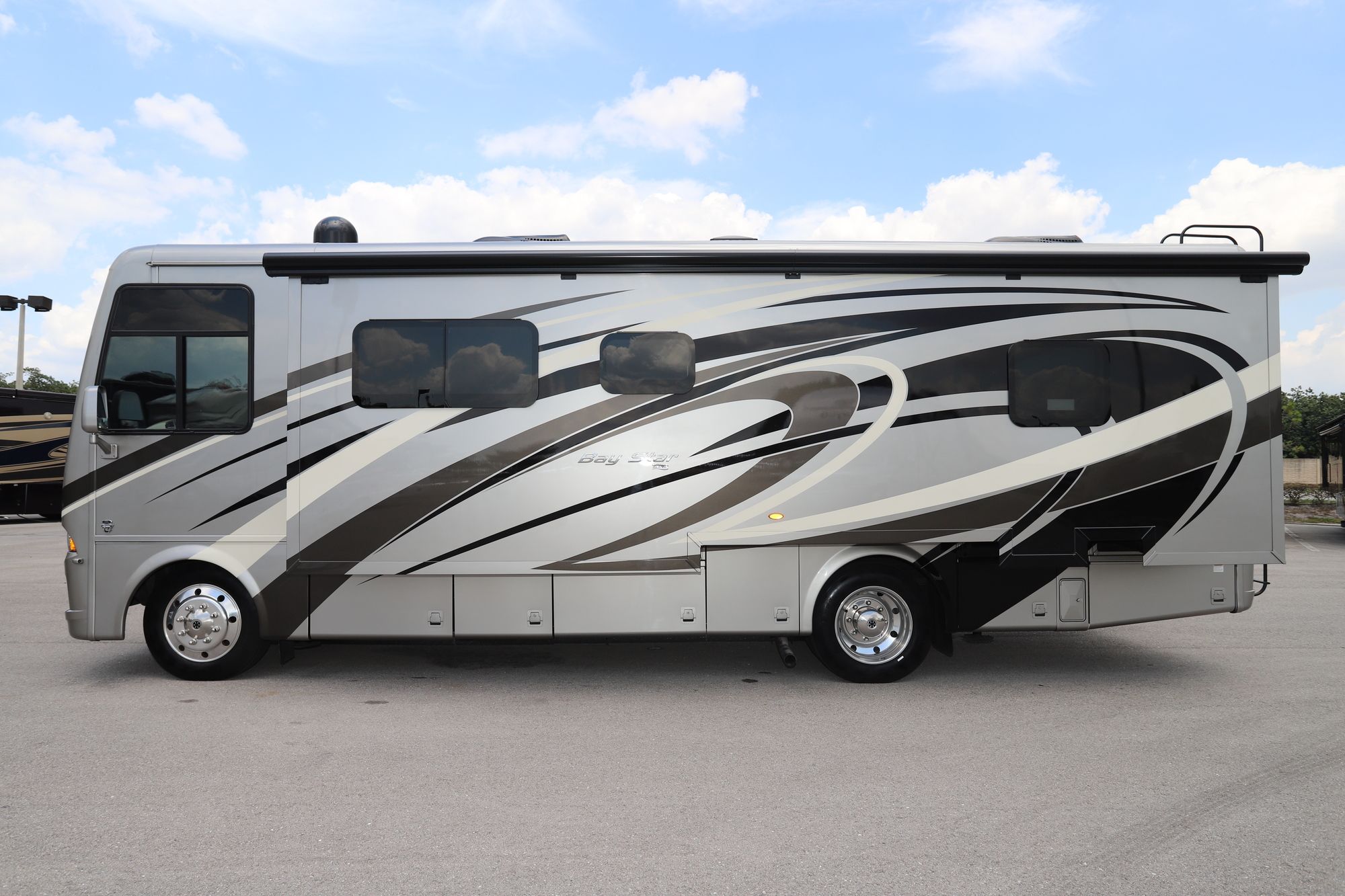 Used 2019 Newmar Bay Star 3014 Class A  For Sale