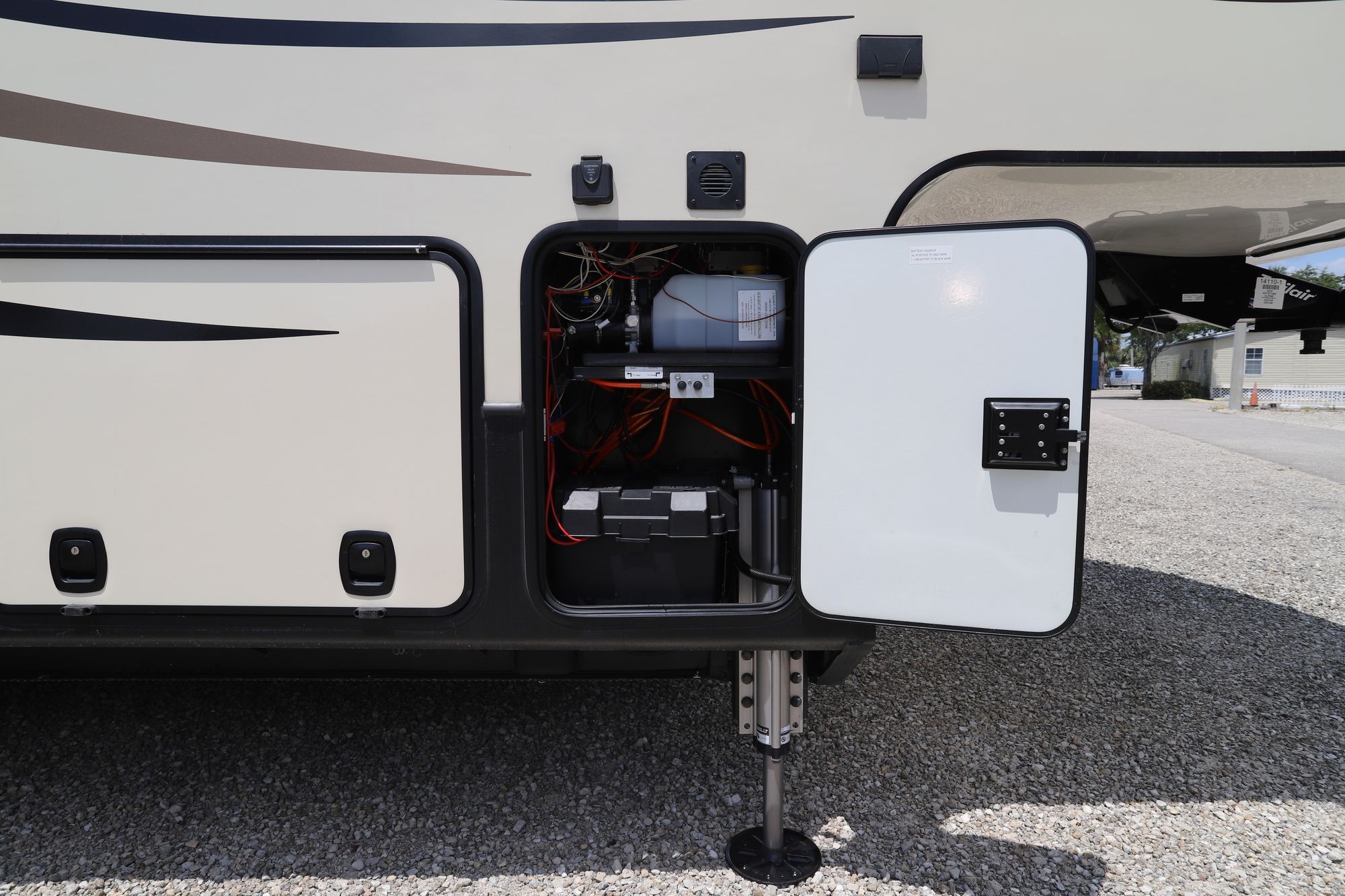 Used 2018 Keystone Alpine 3301GR Fifth Wheel  For Sale