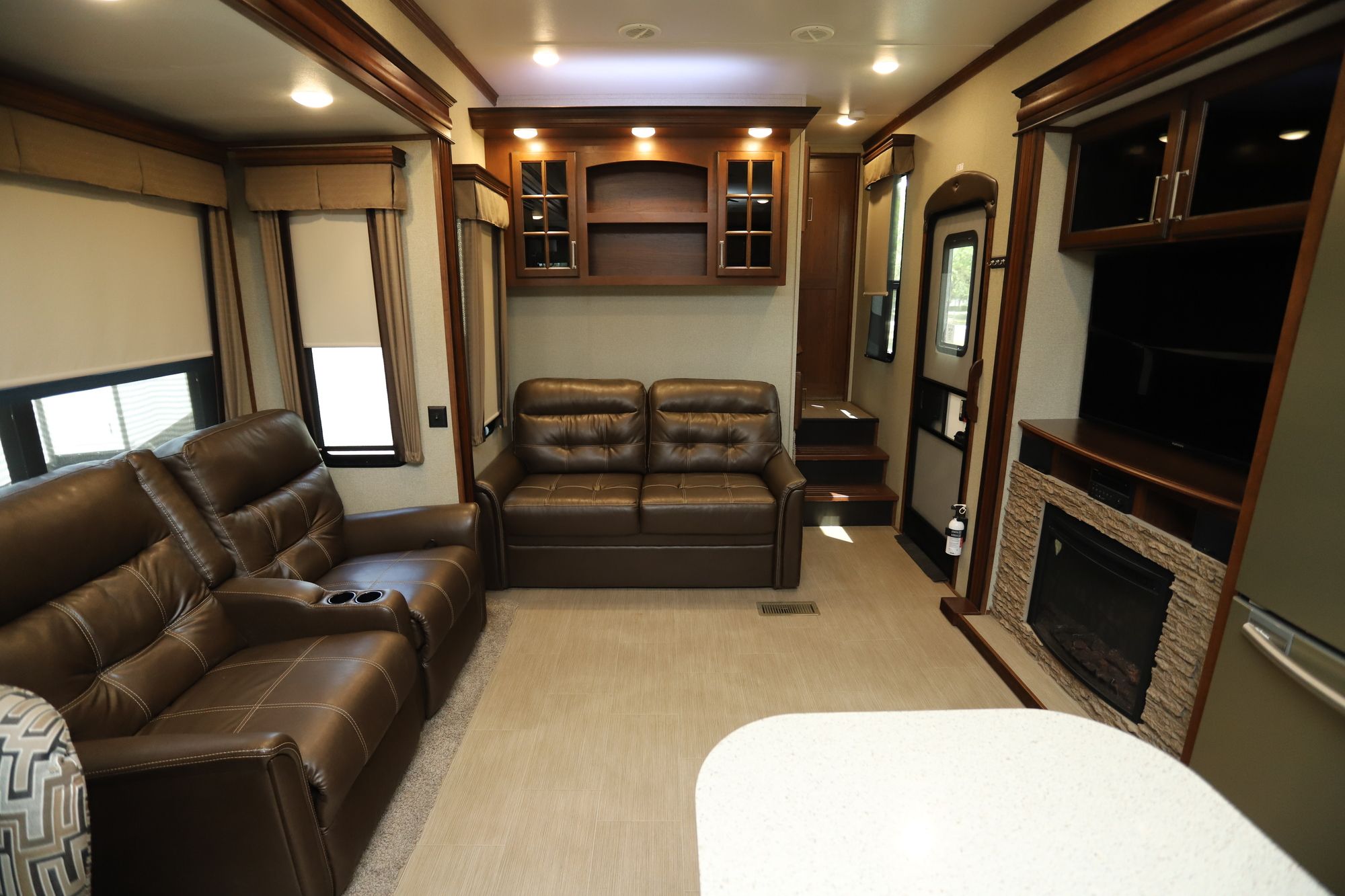 Used 2018 Keystone Alpine 3301GR Fifth Wheel  For Sale