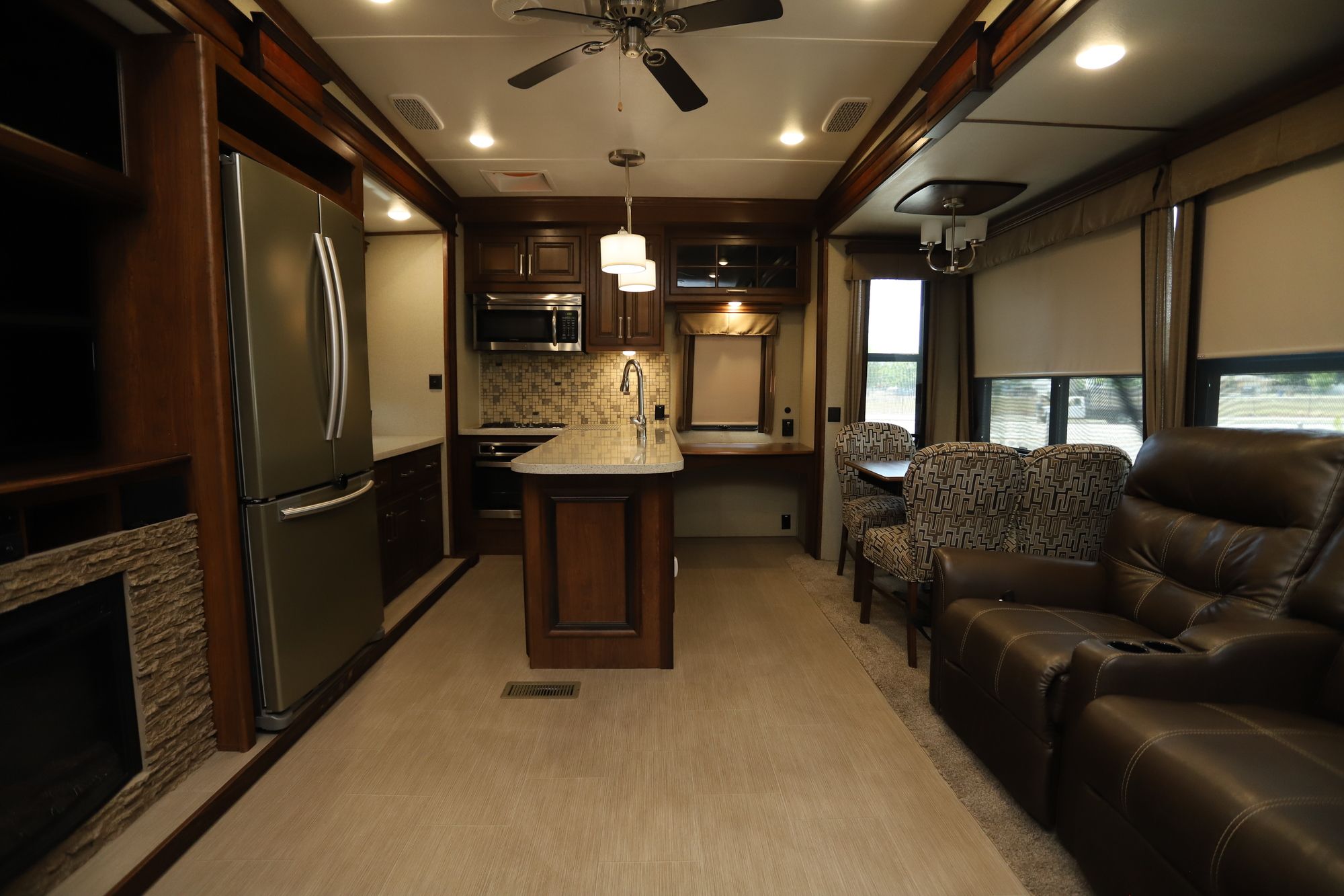 Used 2018 Keystone Alpine 3301GR Fifth Wheel  For Sale