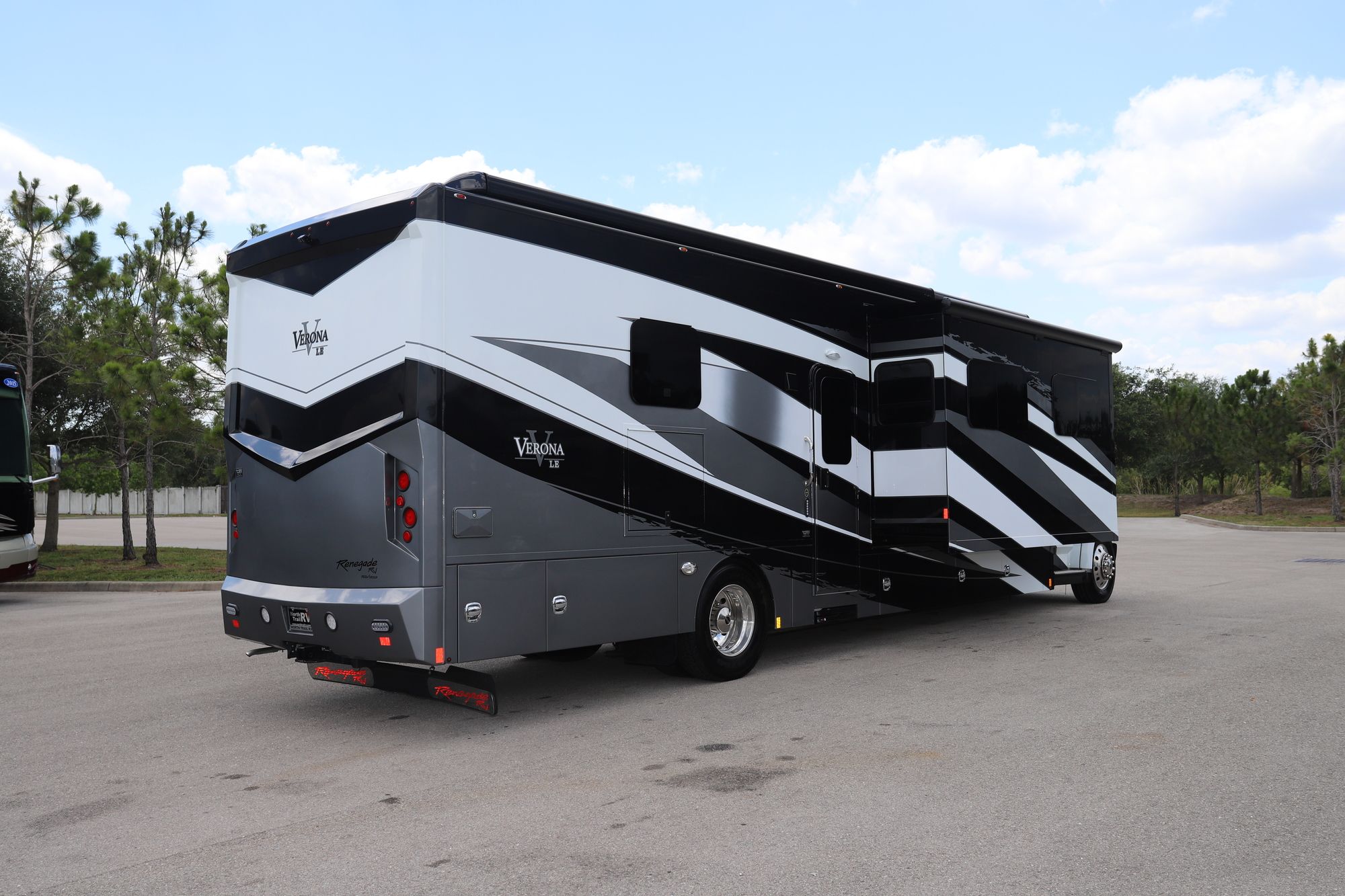 Used 2021 Renegade Rv Verona Le 40LRB Super C  For Sale