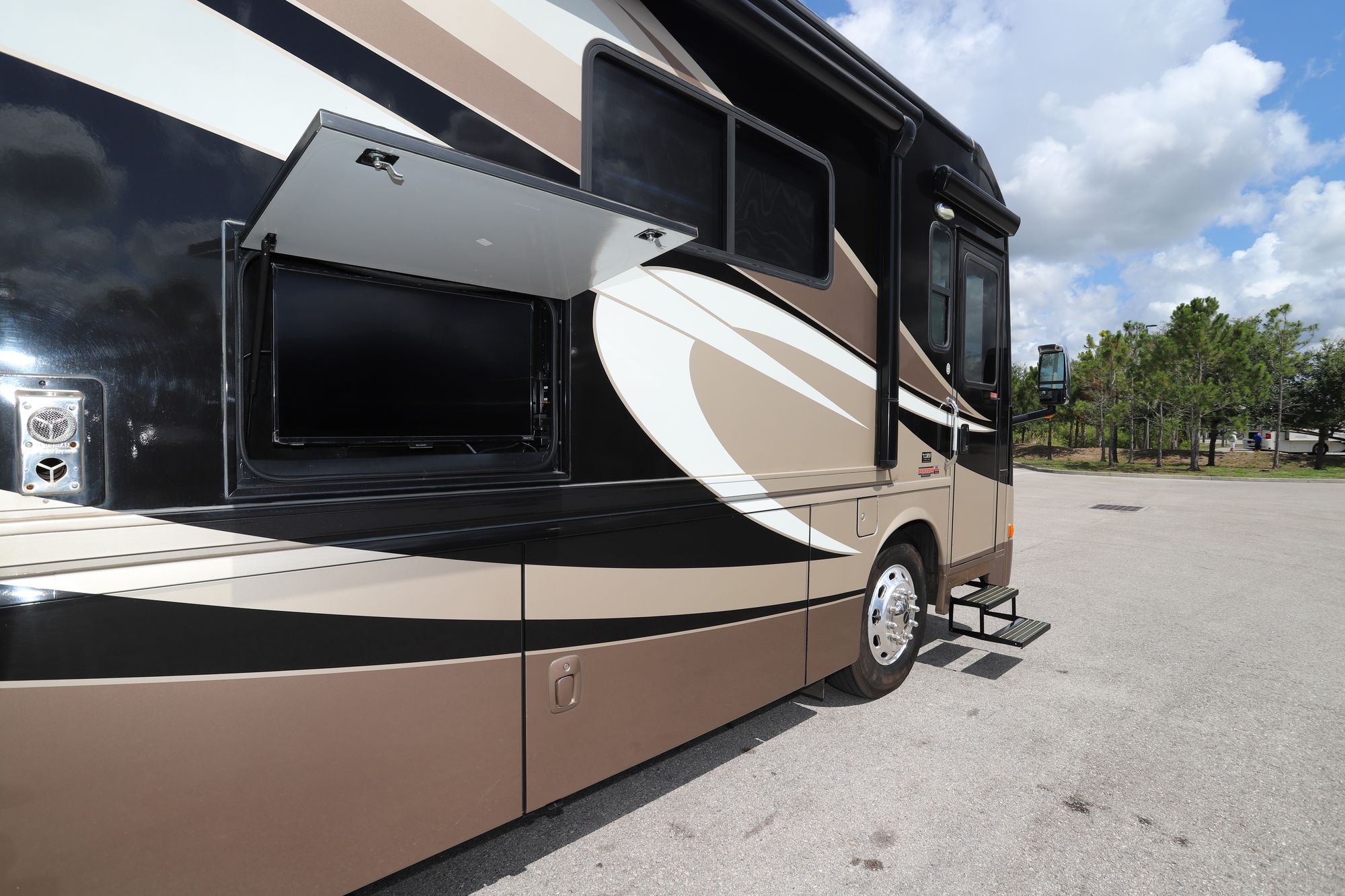 Used 2014 Itasca Meridian 40U Class A  For Sale